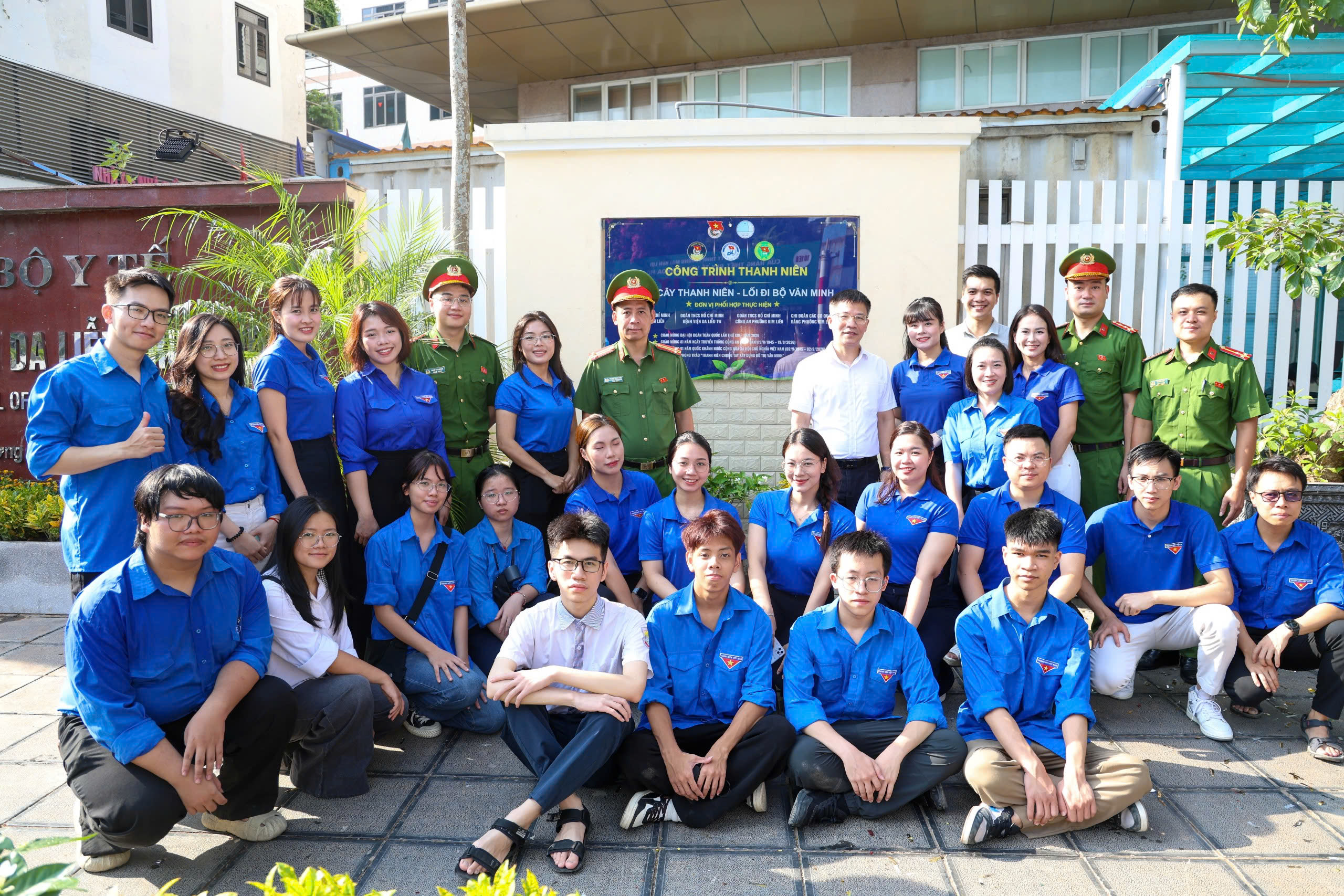 Xây dựng nếp sống văn minh, môi trường sáng-xanh-sạch-đẹp tại bệnh viện - Ảnh 4.