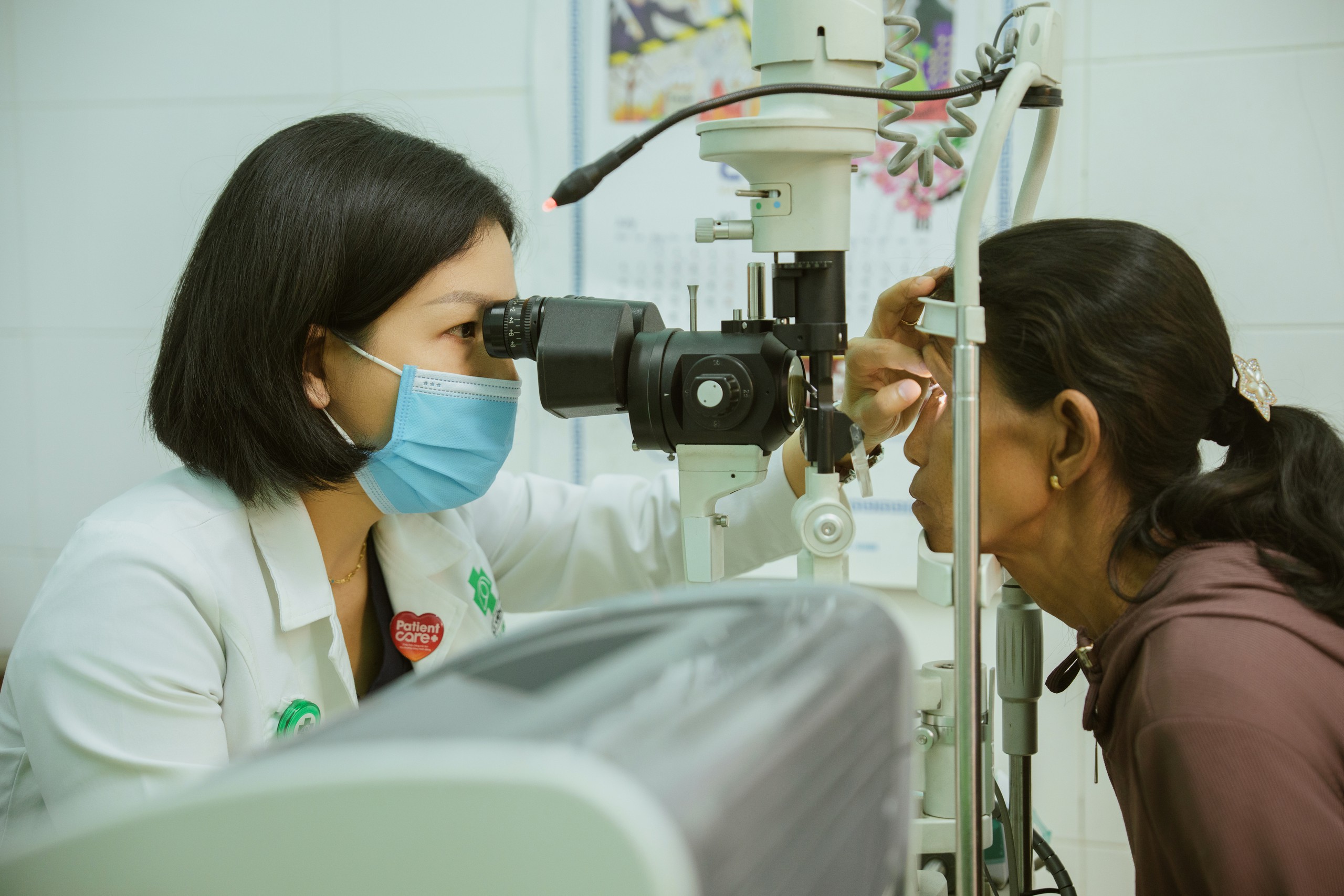 Khám mắt miễn phí cho người dân miền núi xứ Huế- Ảnh 3.