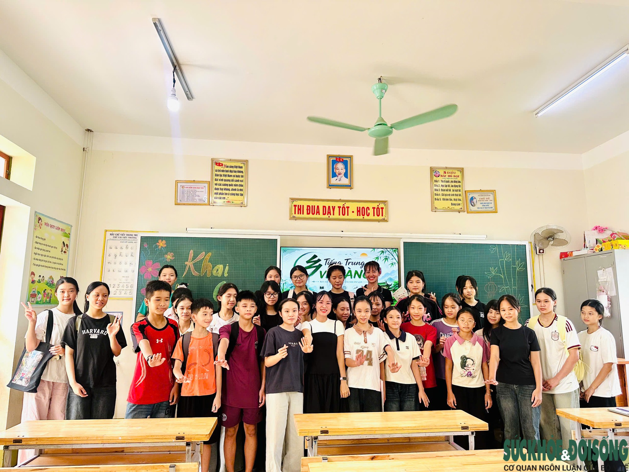 Cô gái Nghệ An dạy tiếng Trung miễn phí cho người dân quê nhà - Ảnh 2.