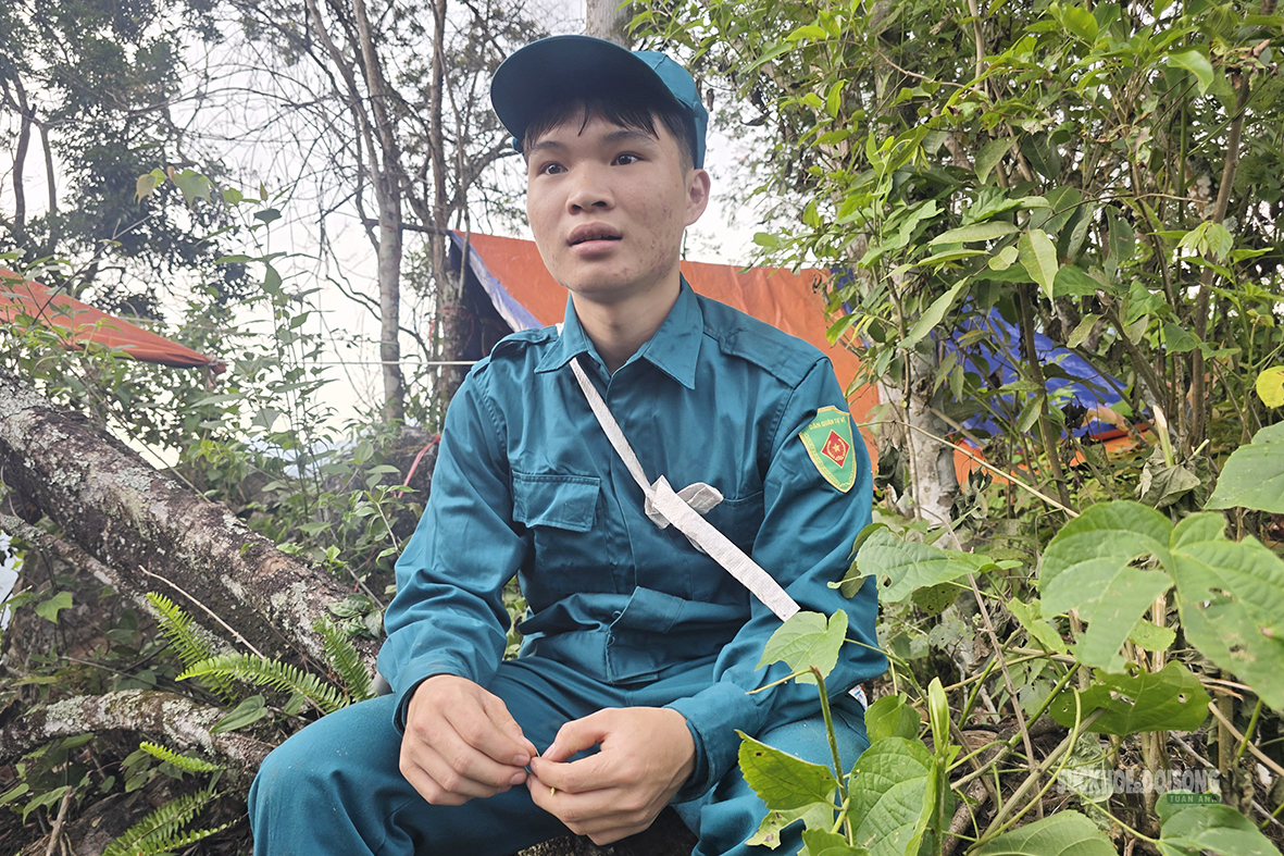 Dân quân nơi biên cương góp sức tìm hài cốt liệt sĩ giữa núi rừng Vị Xuyên - Ảnh 10.