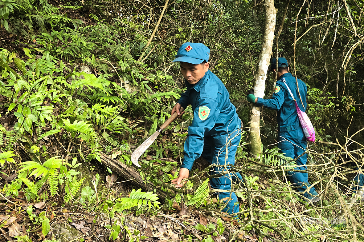 Dân quân nơi biên cương góp sức tìm hài cốt liệt sĩ giữa núi rừng Vị Xuyên - Ảnh 6.