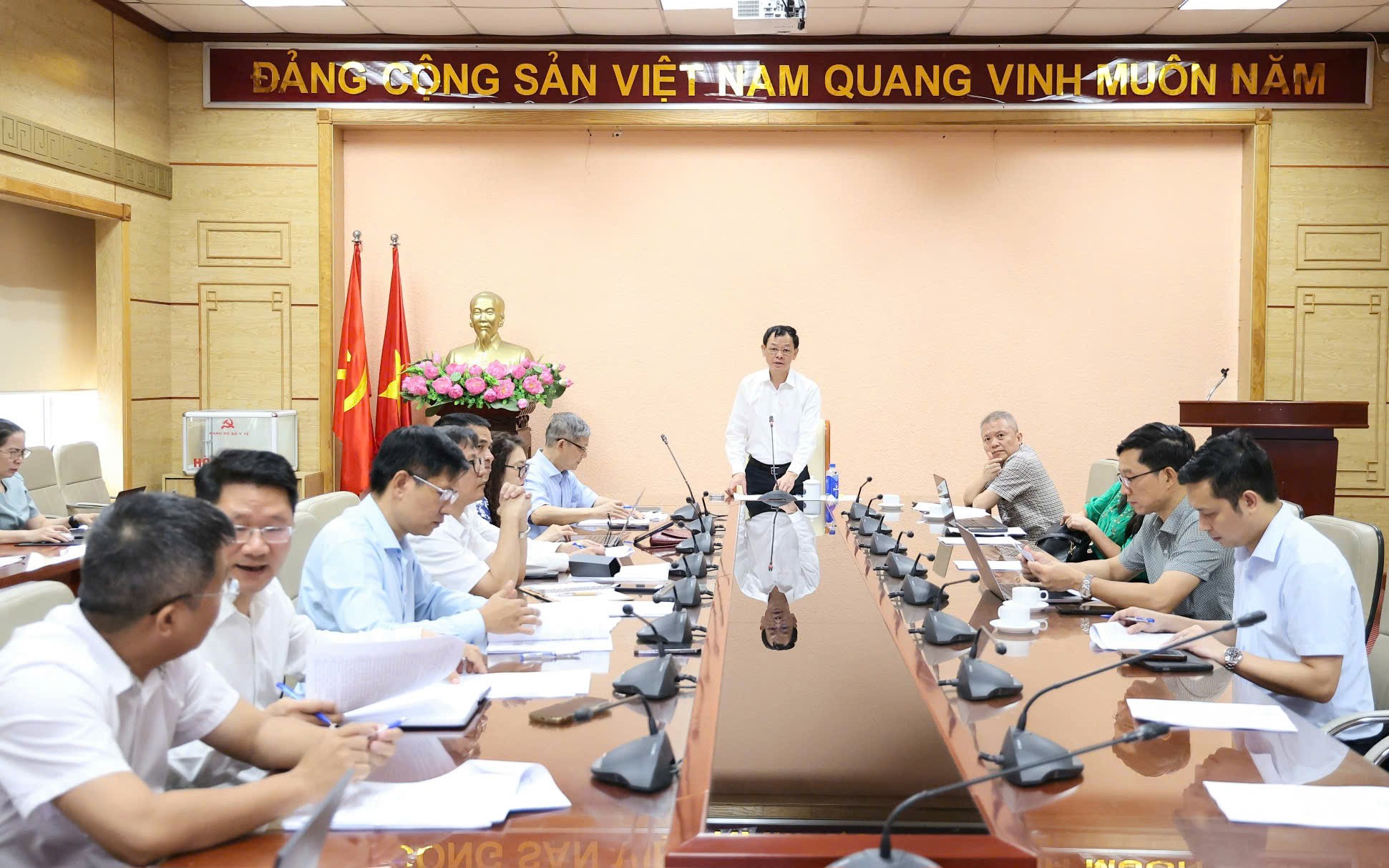 Đào tạo bác sĩ chuyên khoa: Không đổi mới từ hôm nay, khó bắt kịp thế giới - Ảnh 1.