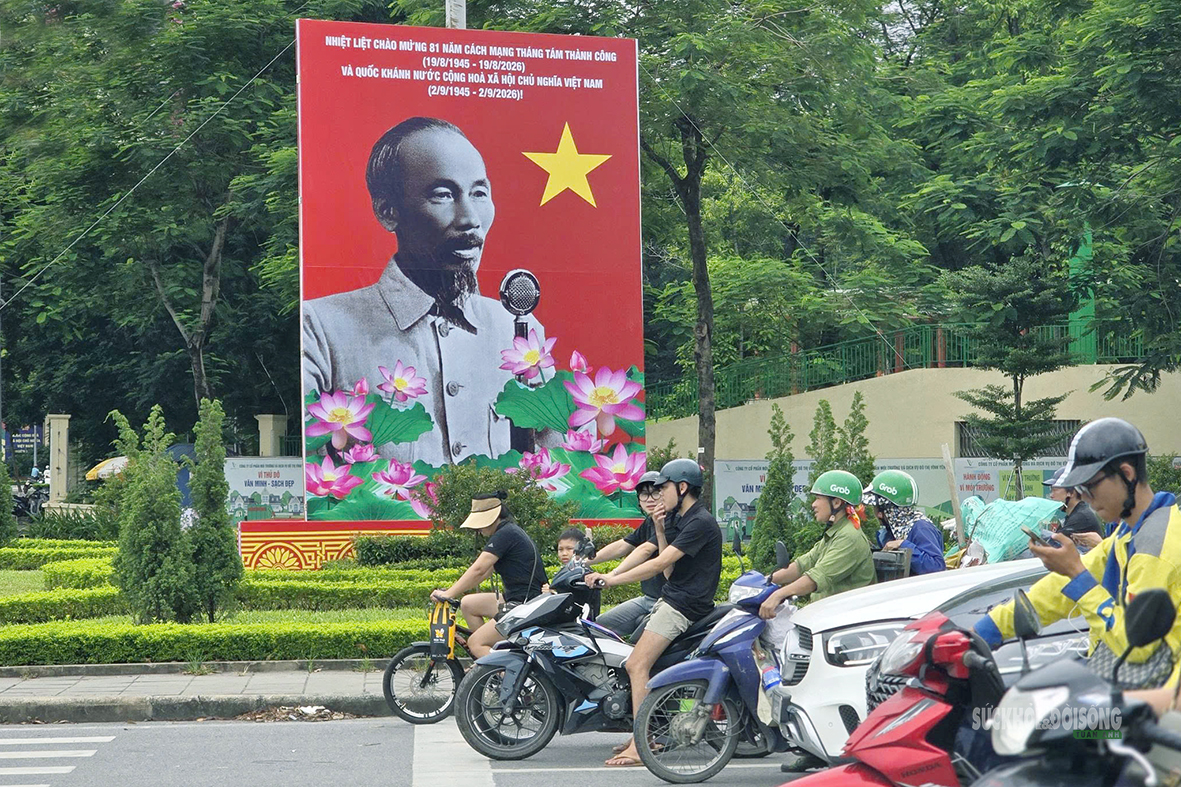 Hà Nội rực rỡ cờ hoa chào mừng Cách mạng Tháng Tám và Quốc khánh 2/9- Ảnh 2.