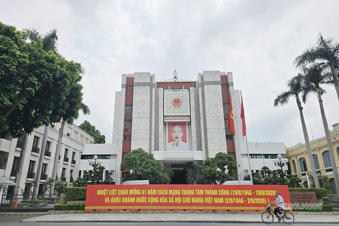 Hà Nội rực rỡ cờ hoa chào mừng Cách mạng Tháng Tám và Quốc khánh 2/9- Ảnh 5.