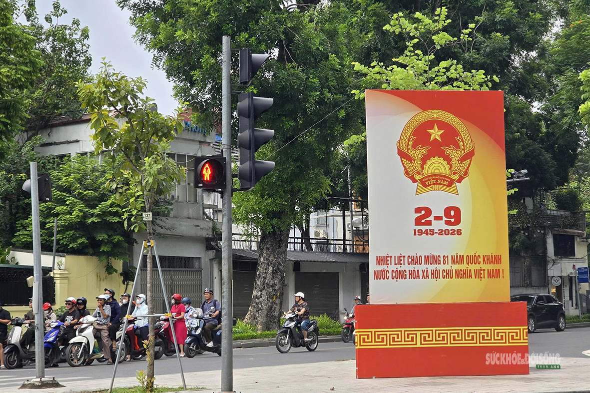 Hà Nội rực rỡ cờ hoa chào mừng Cách mạng Tháng Tám và Quốc khánh 2/9- Ảnh 6.