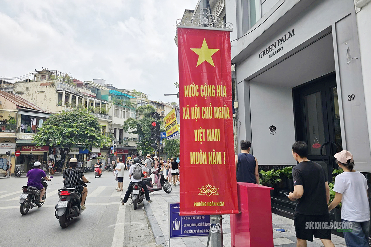 Hà Nội rực rỡ cờ hoa chào mừng Cách mạng Tháng Tám và Quốc khánh 2/9- Ảnh 7.