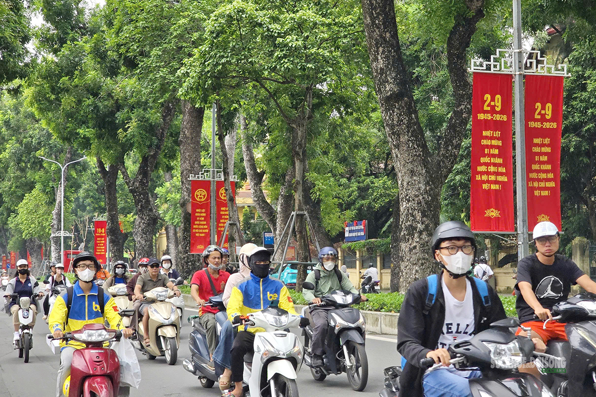 Hà Nội rực rỡ cờ hoa chào mừng Cách mạng Tháng Tám và Quốc khánh 2/9- Ảnh 9.