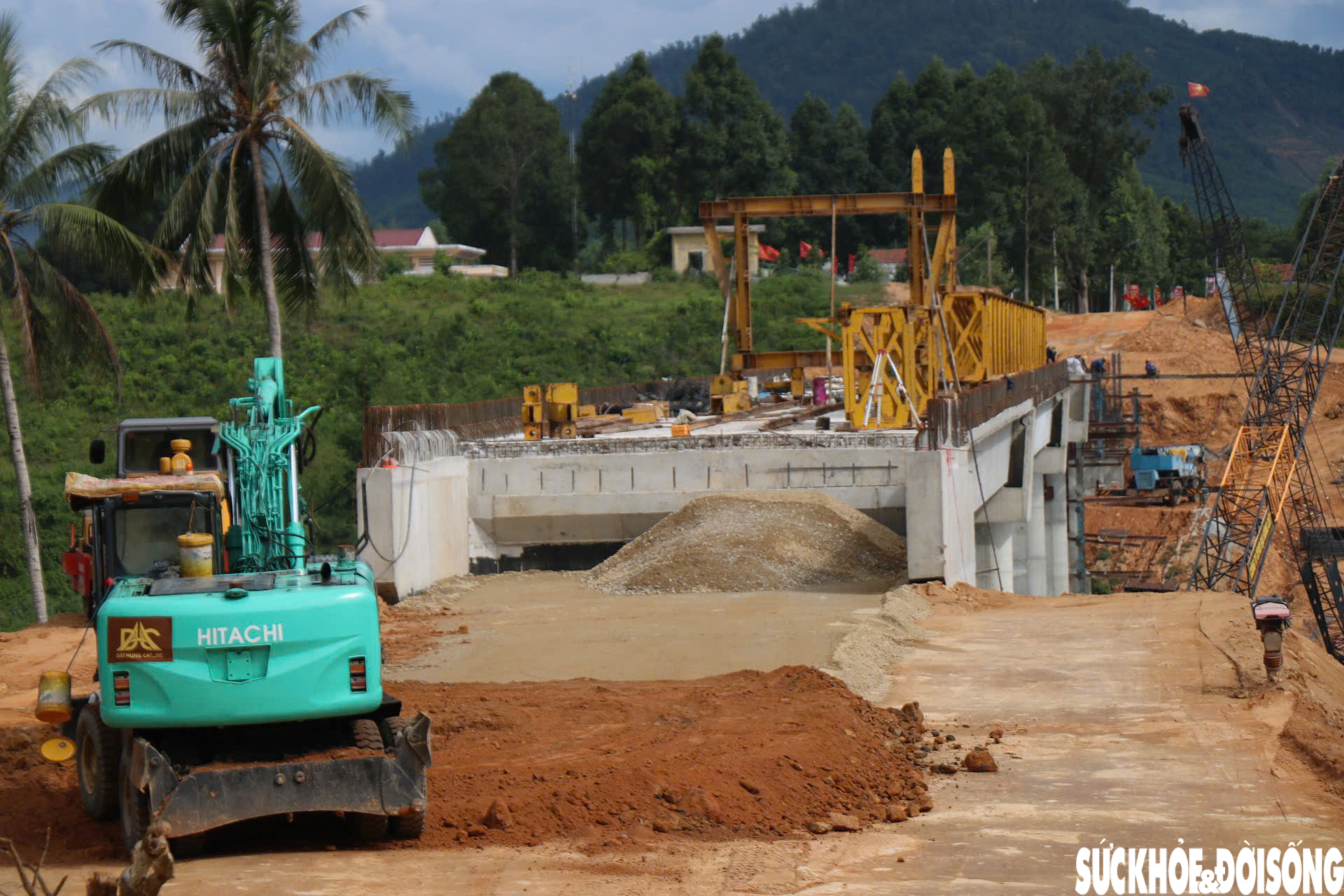 Cận cảnh đại công trường dự án thay thế cầu treo xuống cấp trên thượng nguồn sông Hương- Ảnh 13.