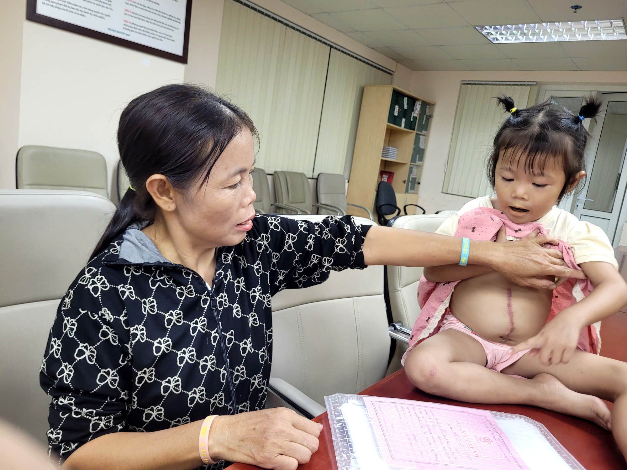 Hai mẹ con mắc Thalassemia đón nhận tình cảm của bạn đọc Báo Sức khỏe và Đời sống- Ảnh 2.