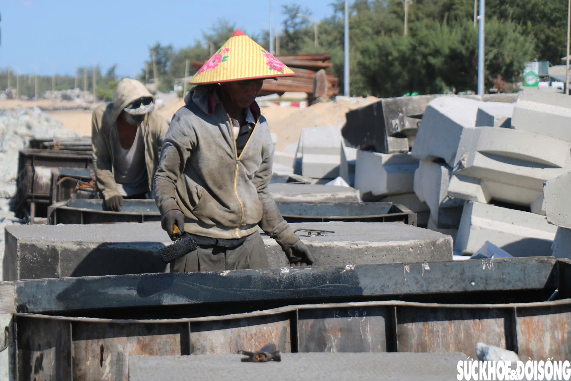 Tăng tốc dựng 'lá chắn' hàng trăm tỷ đồng bảo vệ bờ biển ở Huế- Ảnh 9.
