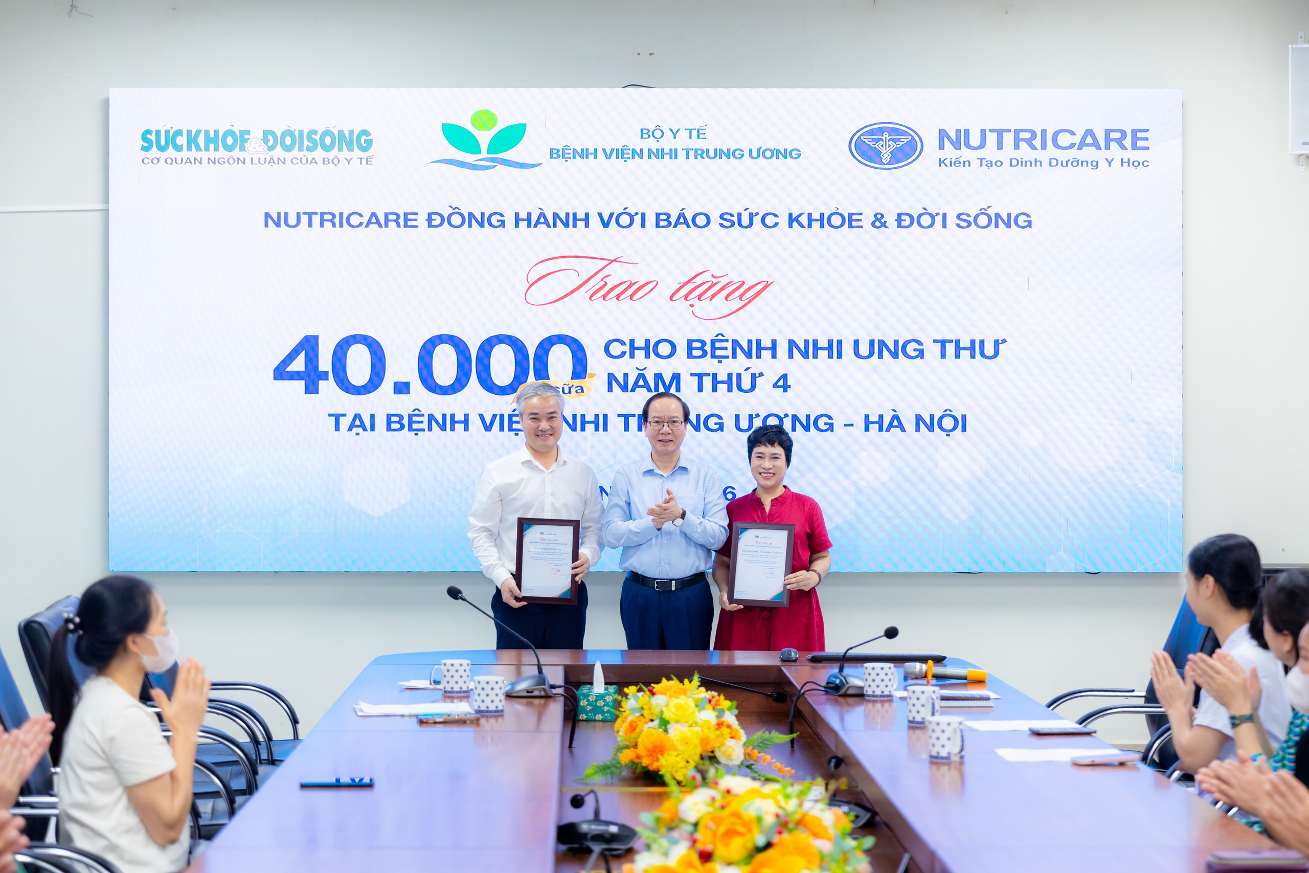 Báo Sức khỏe & Đời sống và Nutricare trao 40.000 ly sữa tiếp thêm động lực cho bệnh nhi ung thư- Ảnh 4.