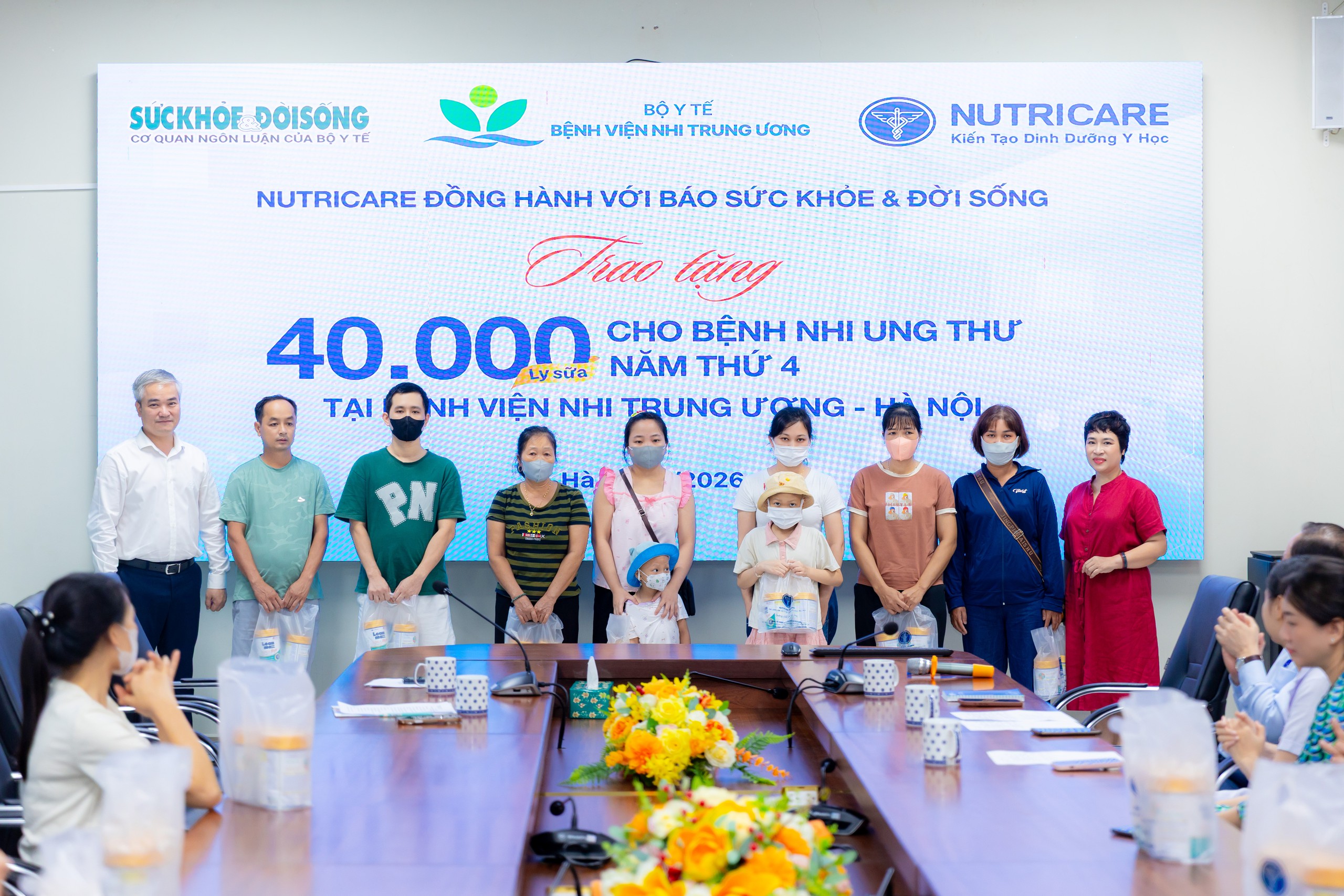 Báo Sức khỏe & Đời sống và Nutricare trao 40.000 ly sữa tiếp thêm động lực cho bệnh nhi ung thư- Ảnh 7.