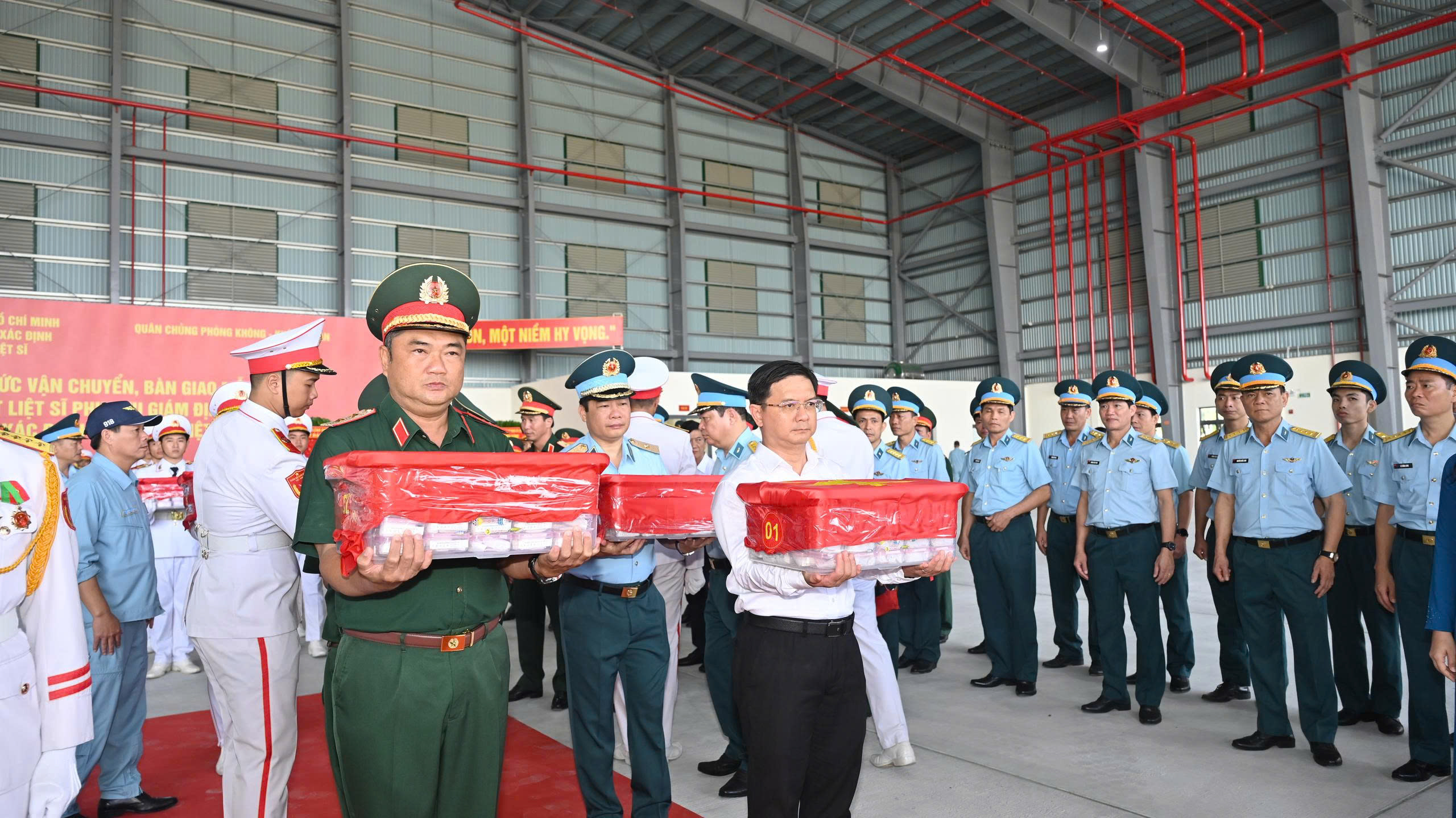 Gallery - Chuyến bay đặc biệt, nhiệm vụ thiêng liêng đưa mẫu liệt sĩ đi giám định ADN