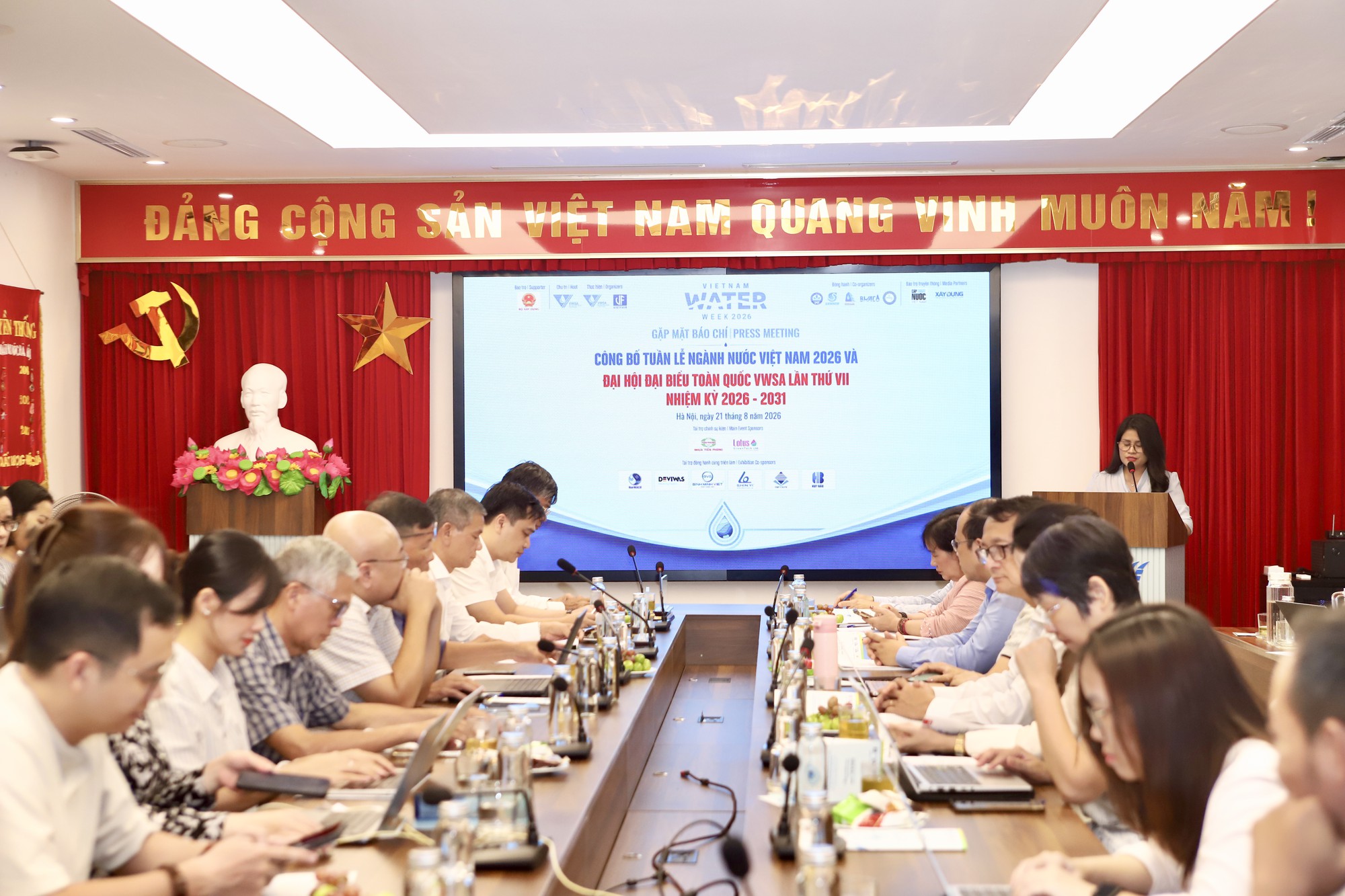 Ngành nước Việt Nam trước yêu cầu chuyển đổi số, thích ứng biến đổi khí hậu - Ảnh 1.