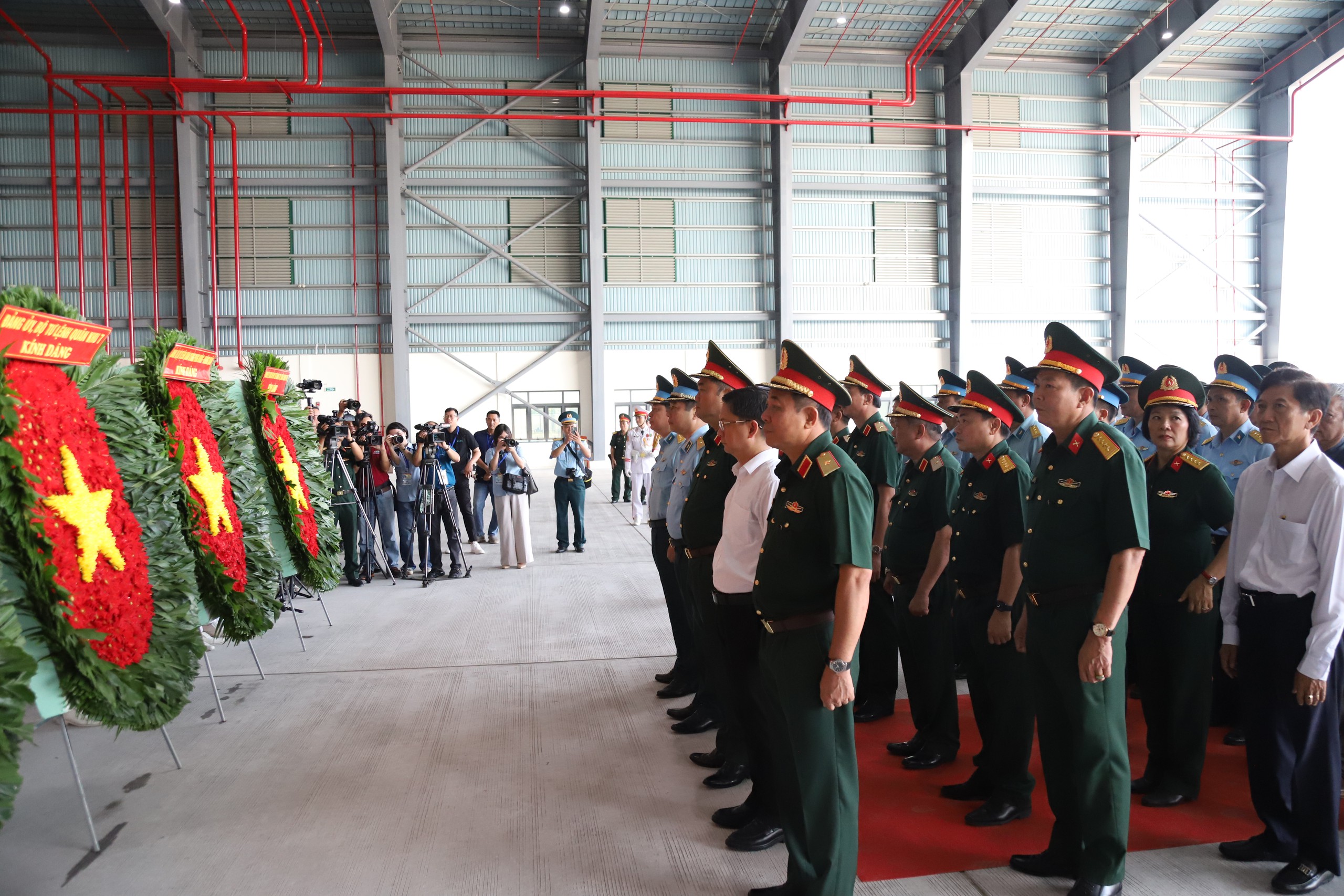 Gallery - Chuyến bay đặc biệt, nhiệm vụ thiêng liêng đưa mẫu liệt sĩ đi giám định ADN - image 3
