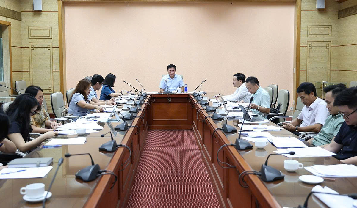Bộ Y tế hoàn thiện chính sách khen thưởng, hỗ trợ thực hiện tốt công tác - Ảnh 6.