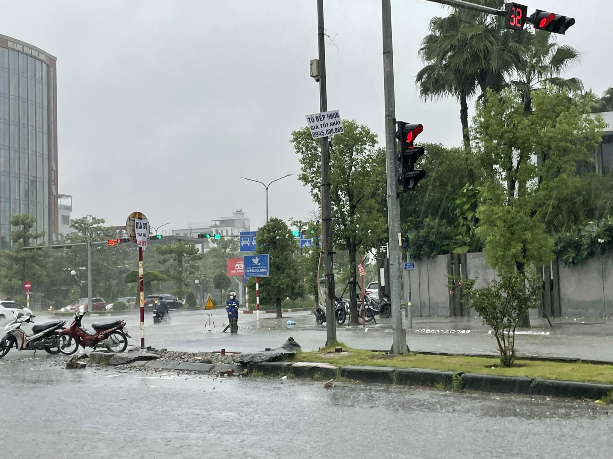 Mưa lớn kéo dài, nhiều nơi ở Hải Phòng, Quảng Ninh ngập lụt- Ảnh 6.
