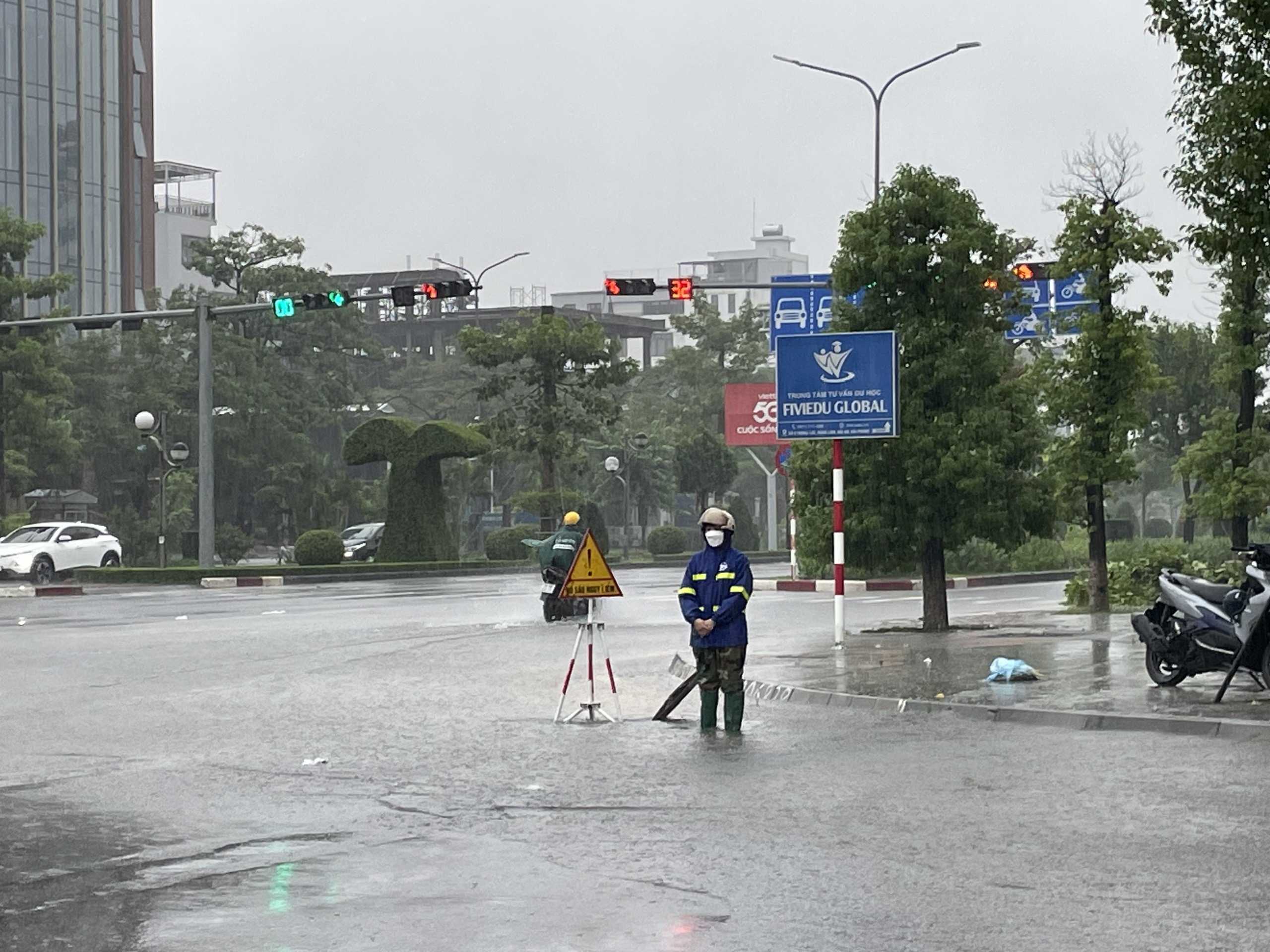 Mưa lớn kéo dài, nhiều nơi ở Hải Phòng, Quảng Ninh ngập lụt- Ảnh 7.
