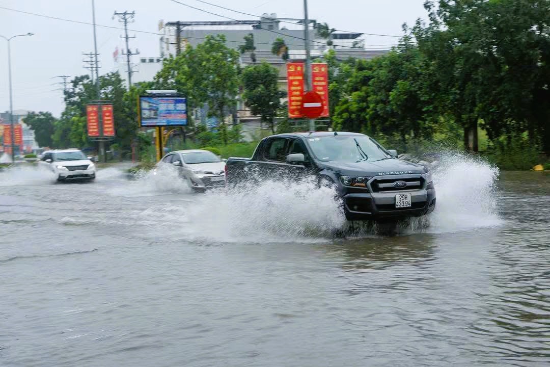 Mưa lớn kéo dài, nhiều nơi ở Hải Phòng, Quảng Ninh ngập lụt- Ảnh 2.