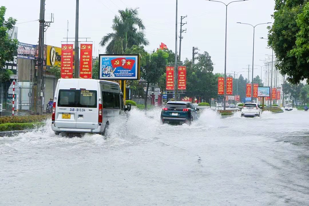 Mưa lớn kéo dài, nhiều nơi ở Hải Phòng, Quảng Ninh ngập lụt- Ảnh 3.