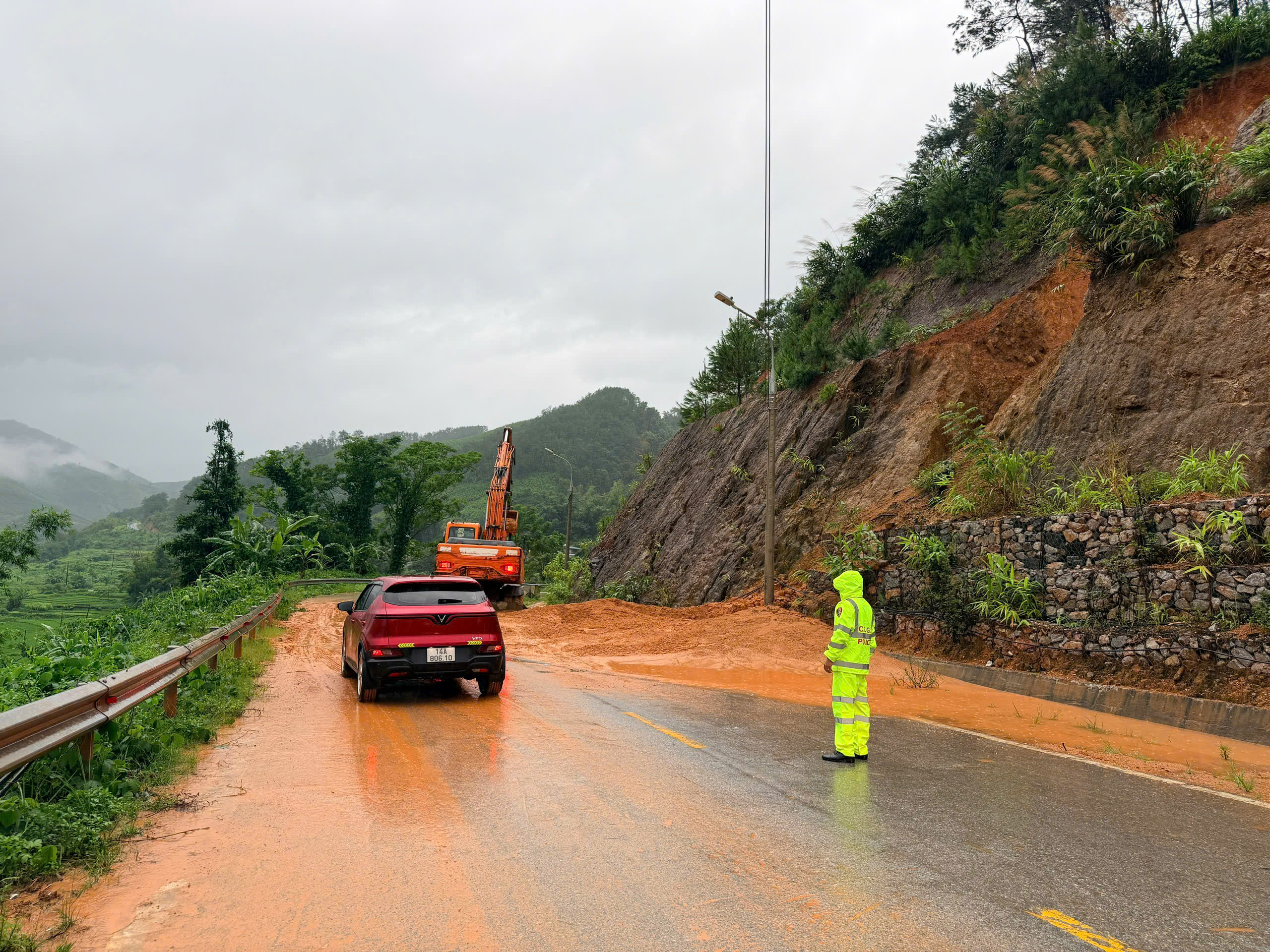 Mưa lớn kéo dài, nhiều nơi ở Hải Phòng, Quảng Ninh ngập lụt- Ảnh 13.