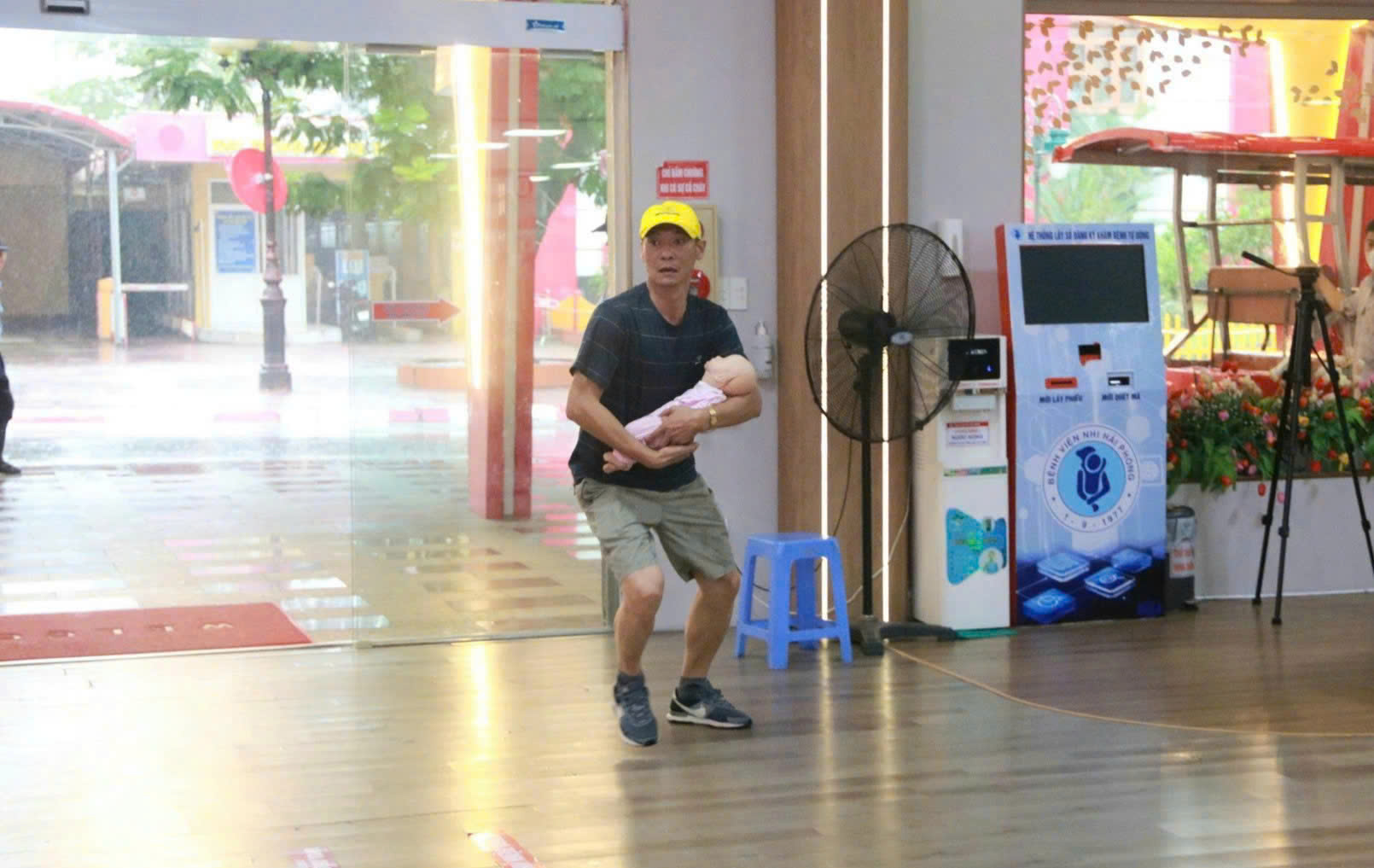 Bệnh viện Nhi Hải Phòng diễn tập xử lý tình huống khi nhân viên bị tấn công- Ảnh 2.