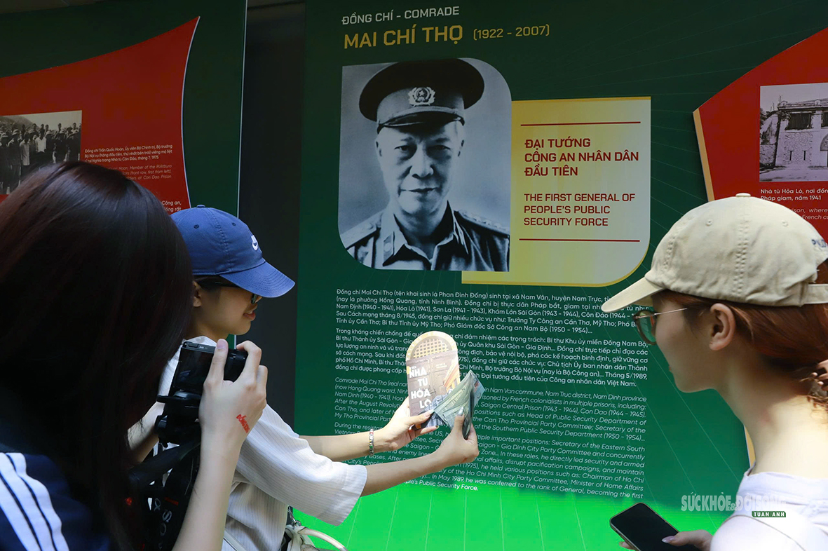 'Tâm son, chí thép' thu hút người dân Thủ đô - Ảnh 3.