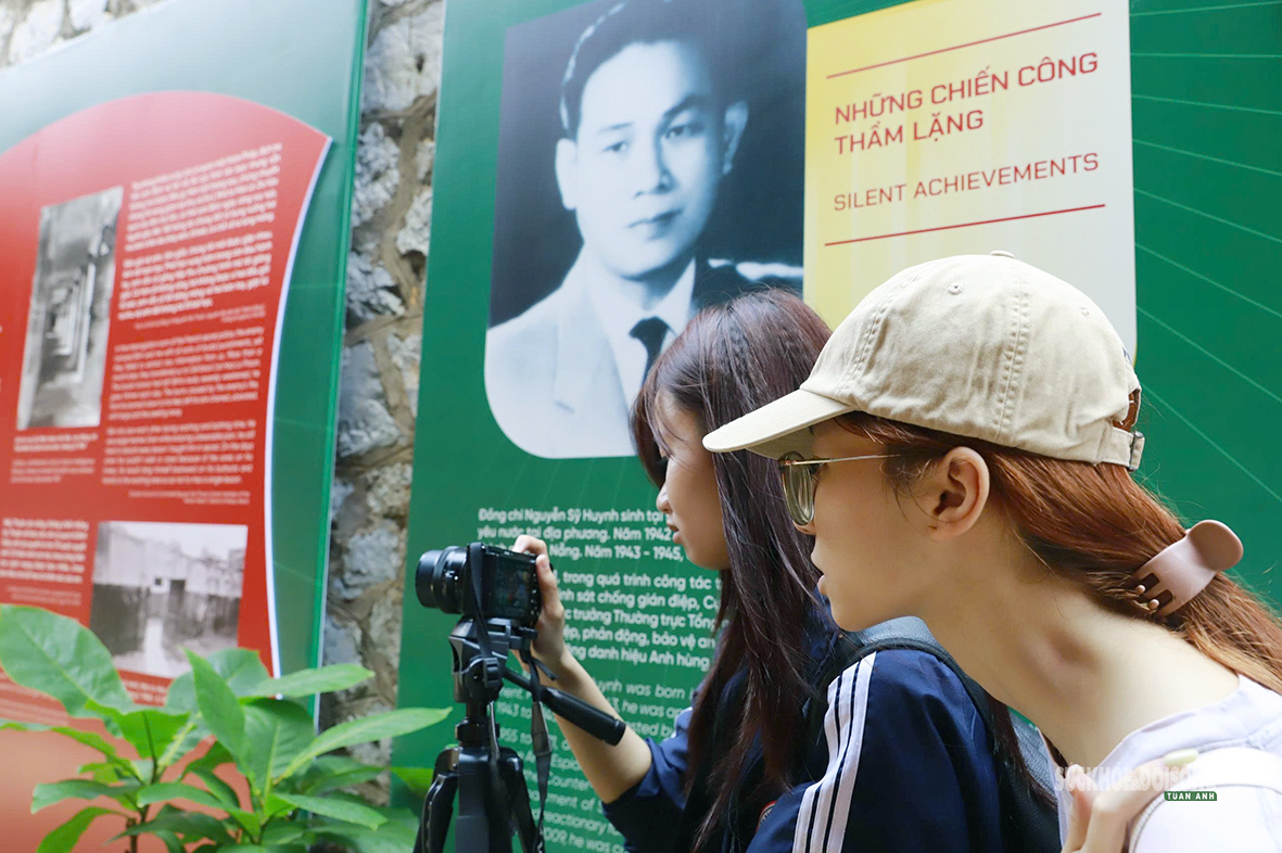 'Tâm son, chí thép' thu hút người dân Thủ đô - Ảnh 9.
