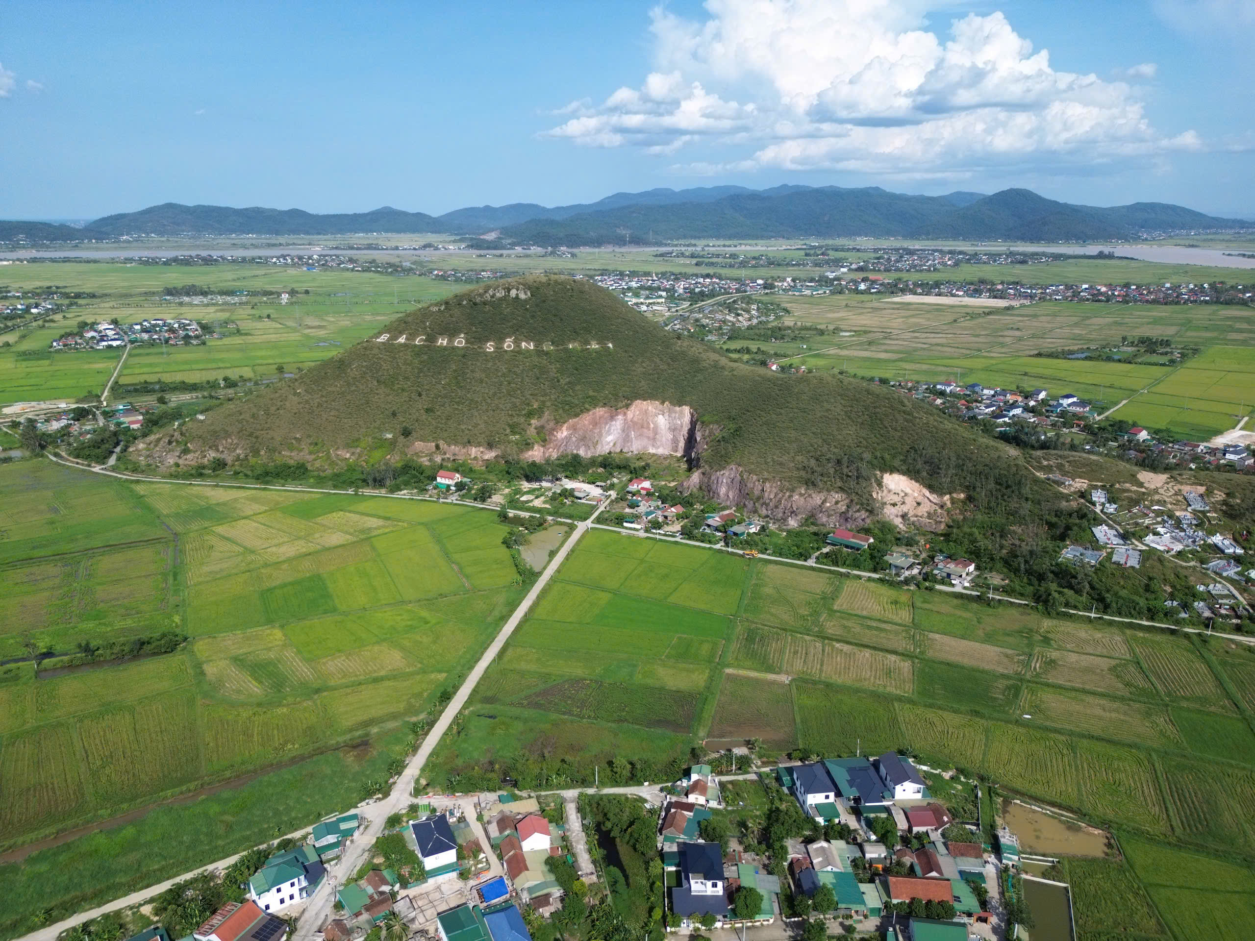 Viết tiếp lời tri ân 'Bác Hồ sống mãi' trên sườn núi Nhón- Ảnh 6.