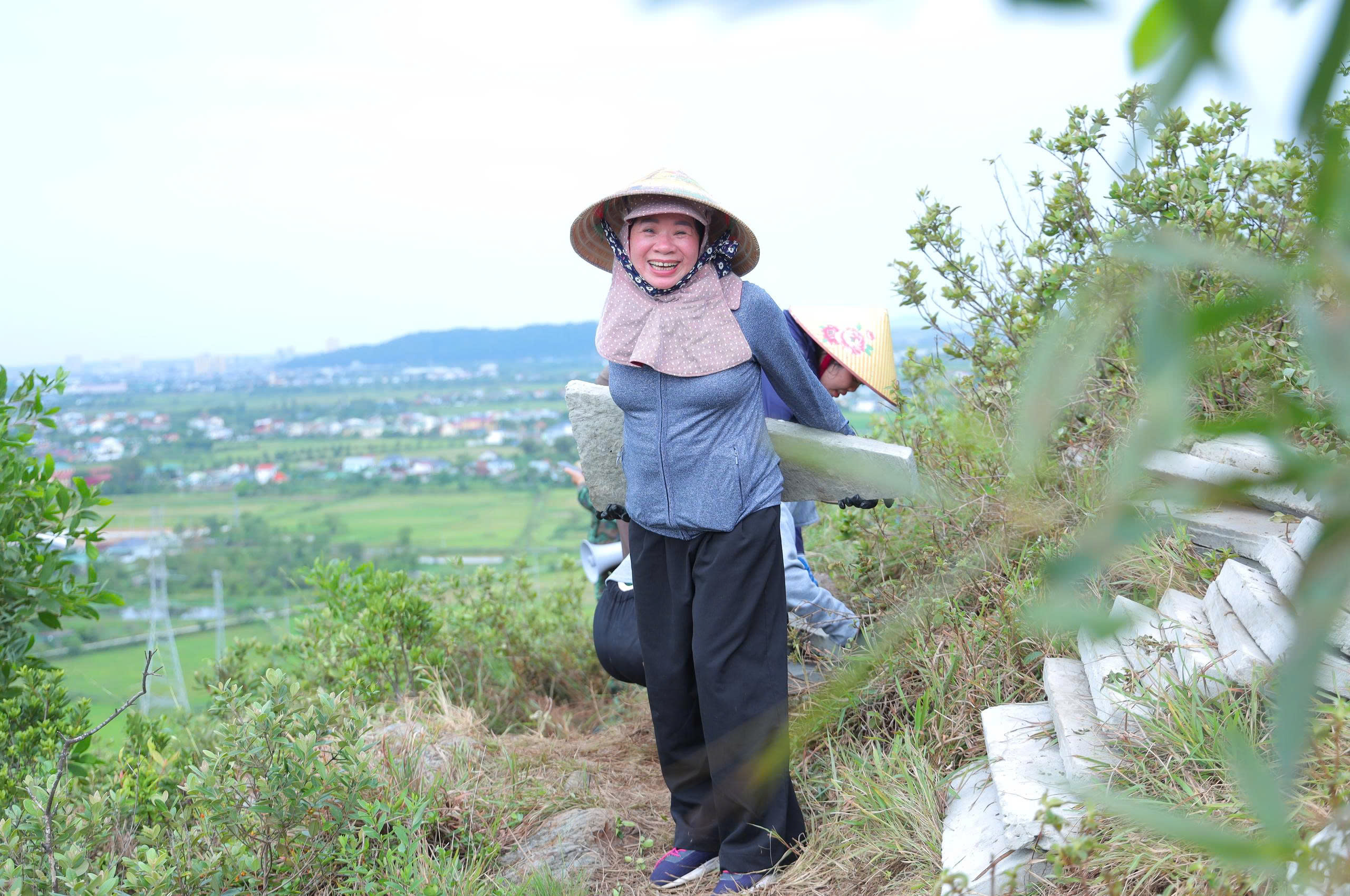 Viết tiếp lời tri ân 'Bác Hồ sống mãi' trên sườn núi Nhón- Ảnh 4.