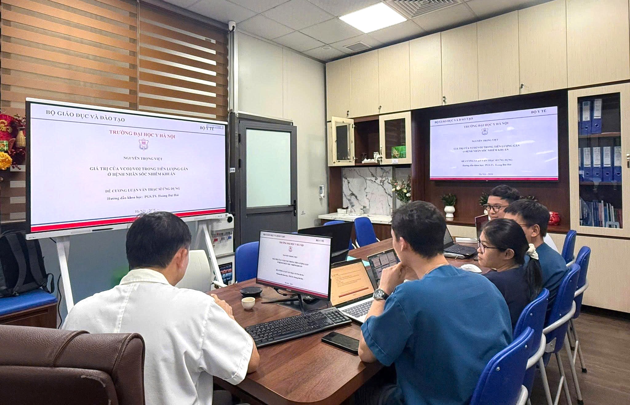Gallery - Thực tiễn áp lực của Bác sĩ nội trú Đại học Y Hà Nội - image 2