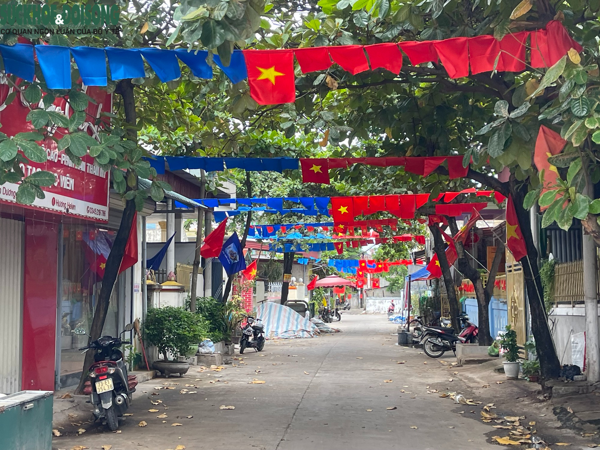 Gallery - Vì sao làng biển chia nhau 4 màu để treo cờ, mặc áo cả tháng trời? - image 2