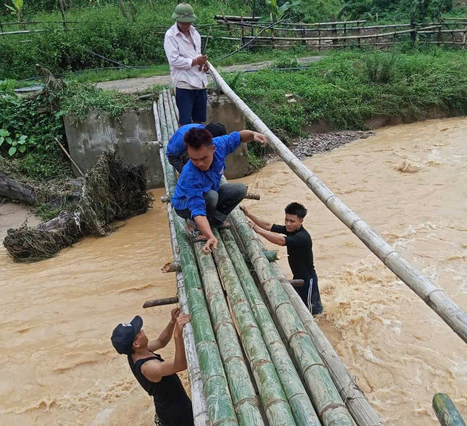 Nghệ An di dời khẩn cấp dân khỏi vùng sạt lở- Ảnh 2.