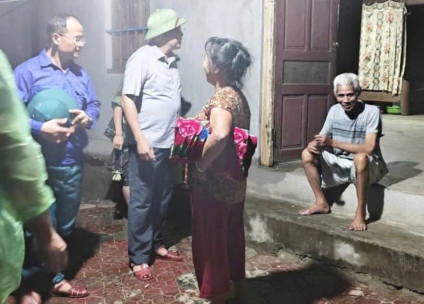 Nghệ An di dời khẩn cấp dân khỏi vùng sạt lở- Ảnh 3.