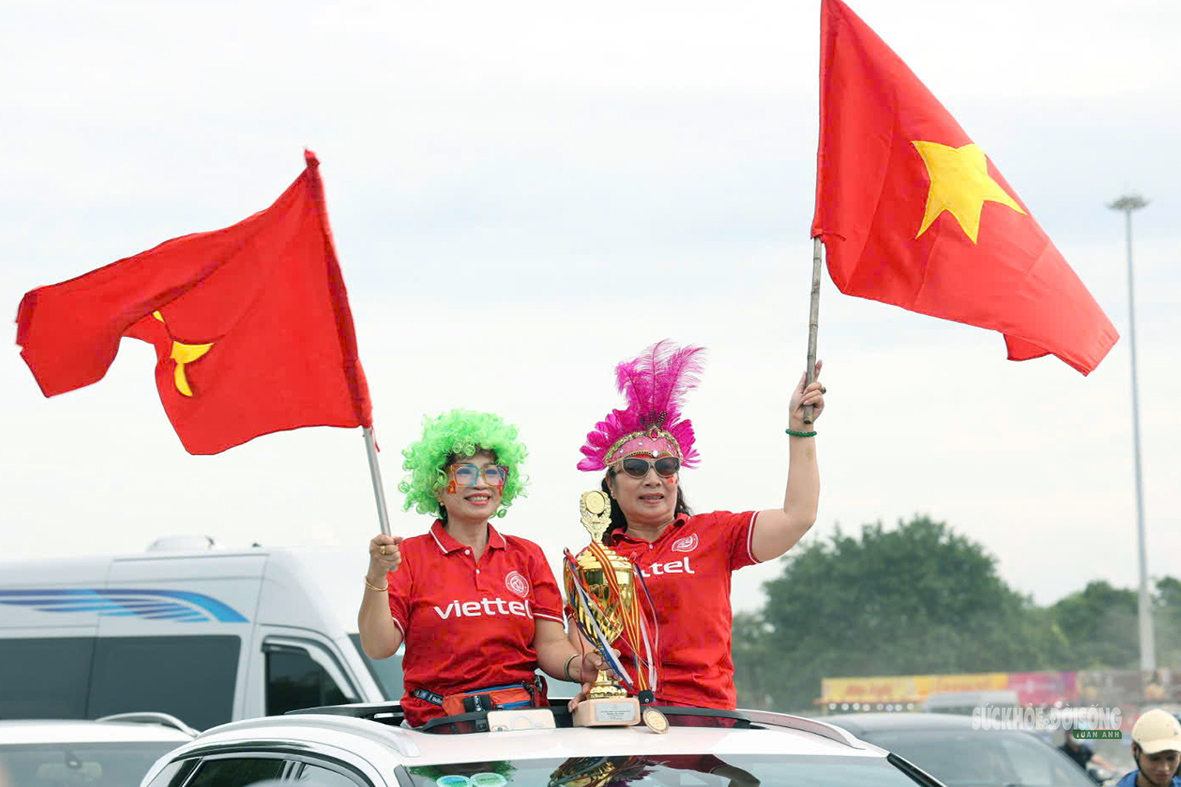 Cờ đỏ sao vàng rực rỡ trước trận lượt về tranh cúp AFF Cup 2026 - Ảnh 2.