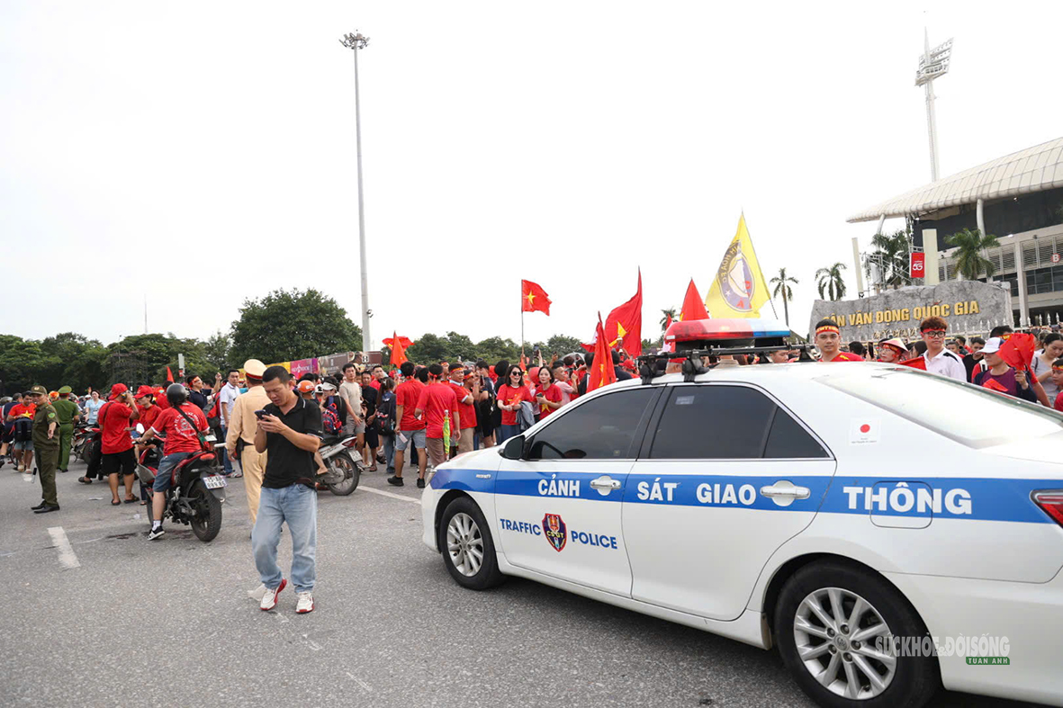 Cờ đỏ sao vàng rực rỡ trước trận lượt về tranh cúp AFF Cup 2026 - Ảnh 11.