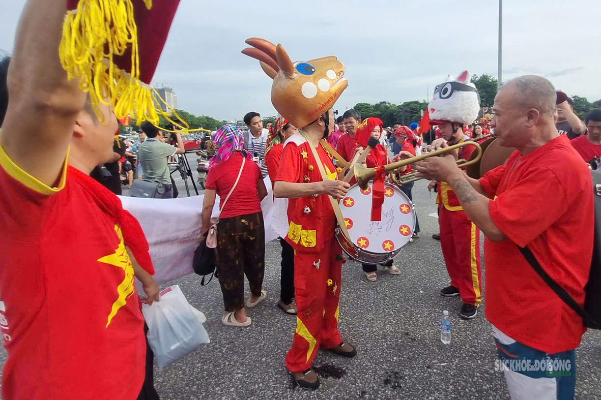 Cờ đỏ sao vàng rực rỡ trước trận lượt về tranh cúp AFF Cup 2026 - Ảnh 4.