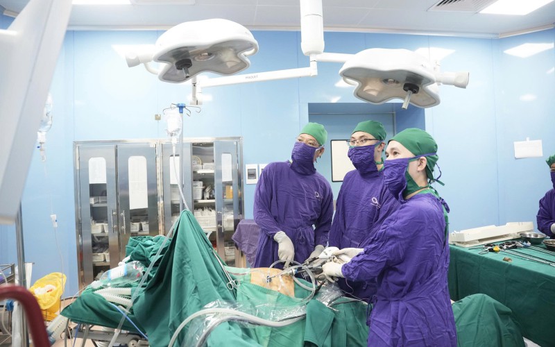 Phẫu Thuật Cứu Sống: Khám Phá Trường Hợp Khối U Buồng Trứng Hiếm Gặp Ở Thiếu Nữ