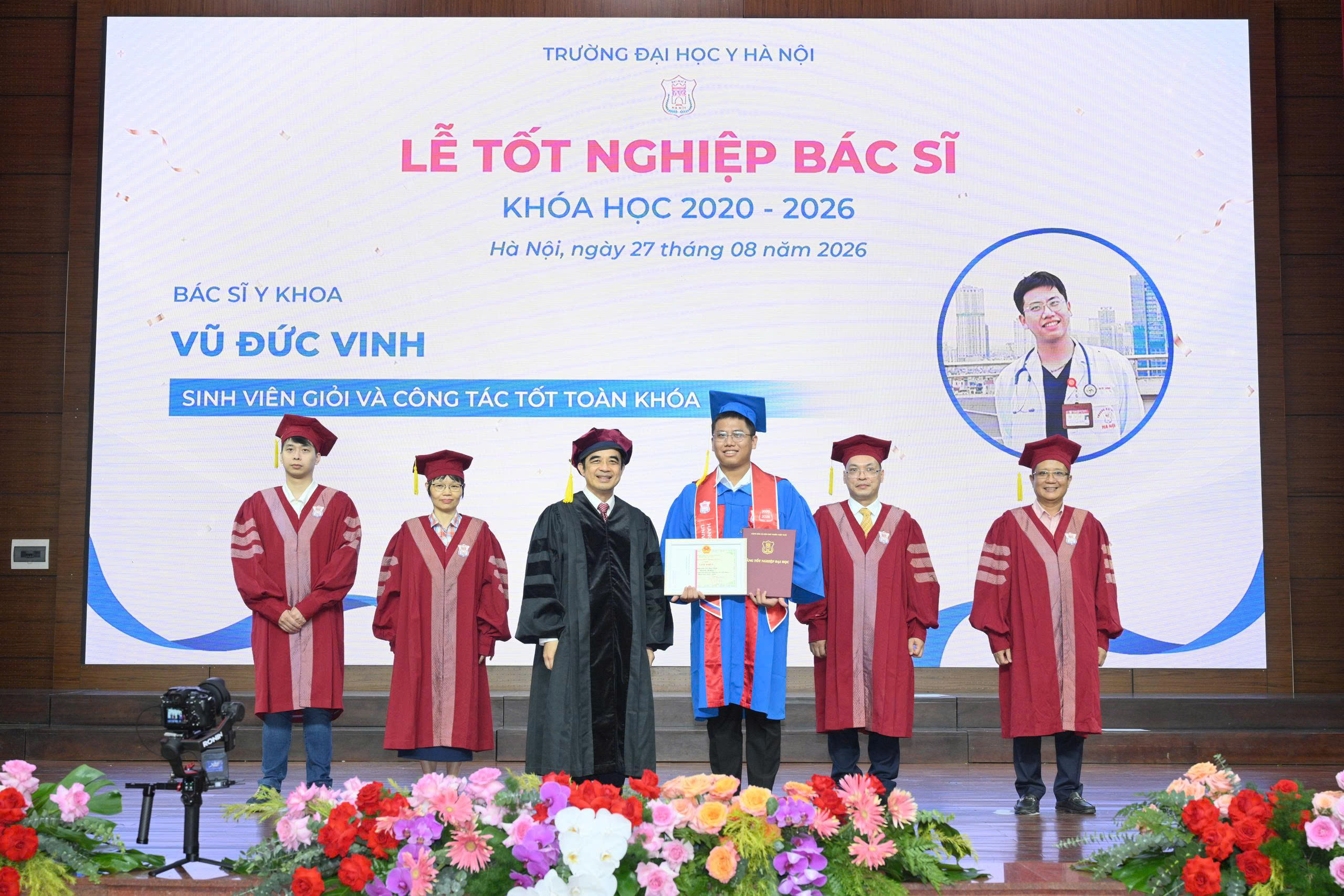 Gallery - Gần 700 tân bác sĩ Đại học Y Hà Nội sẵn sàng hành trình chữa bệnh cứu người - image 5