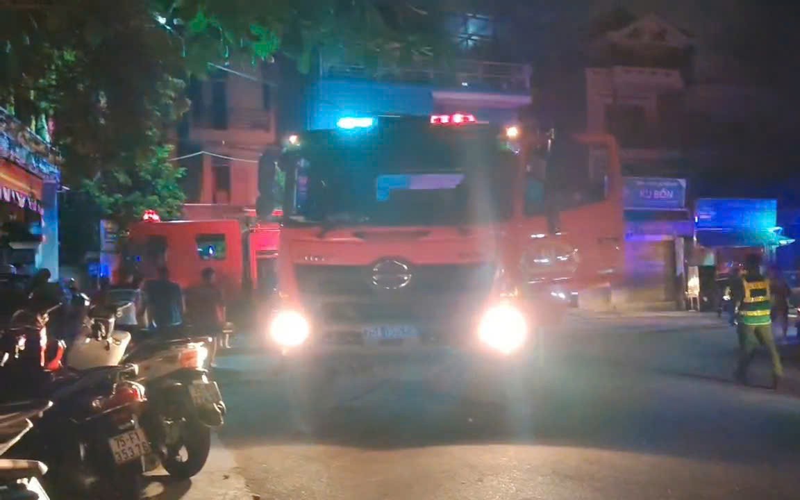 Căng mình giữ rừng sau hơn 10 điểm cháy trong một ngày ở Huế- Ảnh 6.