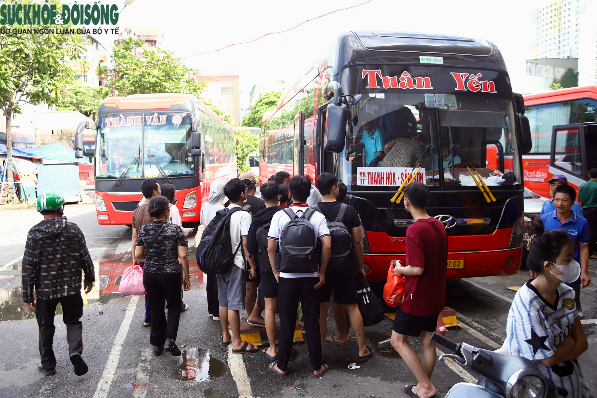 Trước nghỉ lễ 2/9: Các bến xe đông khách, chuyến về miền Trung kín chỗ- Ảnh 2.