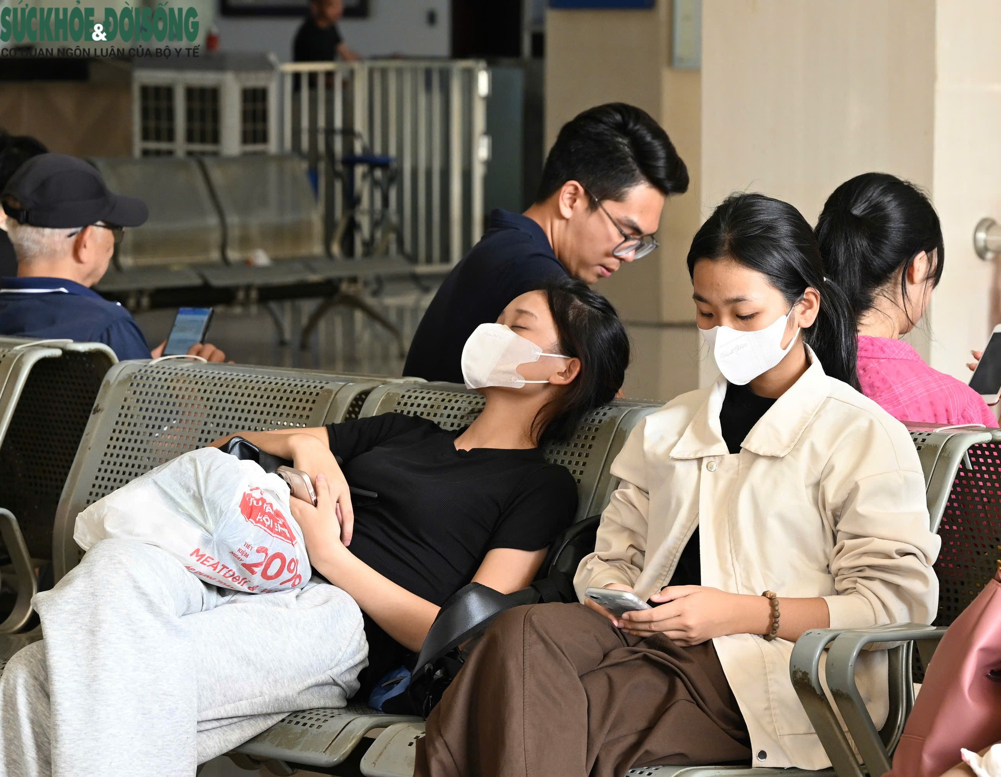 Trước nghỉ lễ 2/9: Các bến xe đông khách, chuyến về miền Trung kín chỗ- Ảnh 12.
