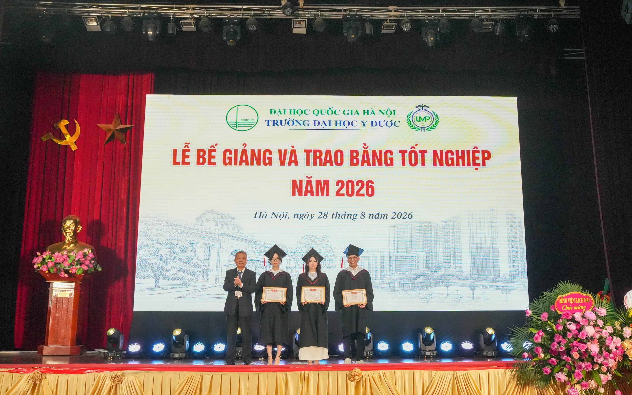 407 bác sĩ, dược sĩ, cử nhân bước vào hành trình chăm sóc sức khoẻ nhân dân- Ảnh 2.