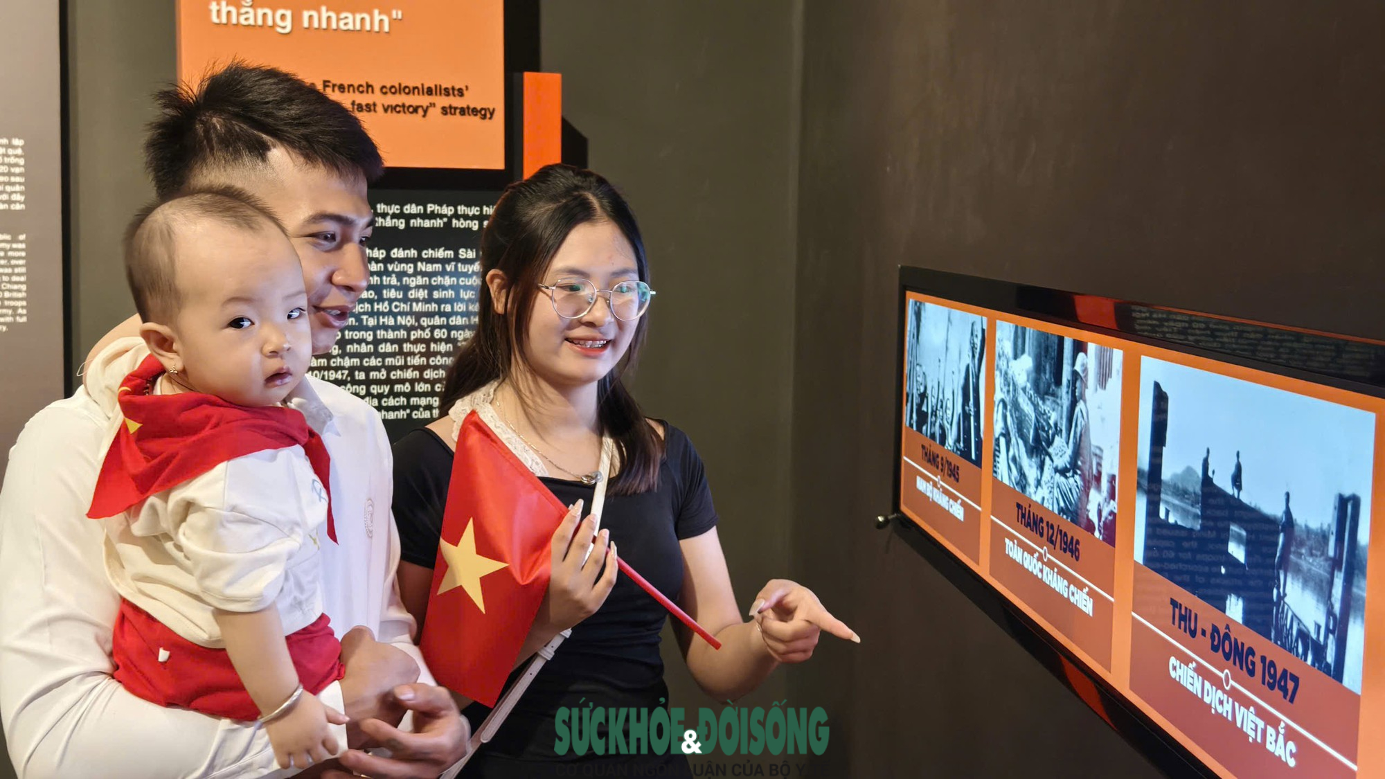 Nghỉ lễ 2/9, nhiều gia đình, người trẻ chọn đến bảo tàng thay vì đi chơi xa- Ảnh 2.