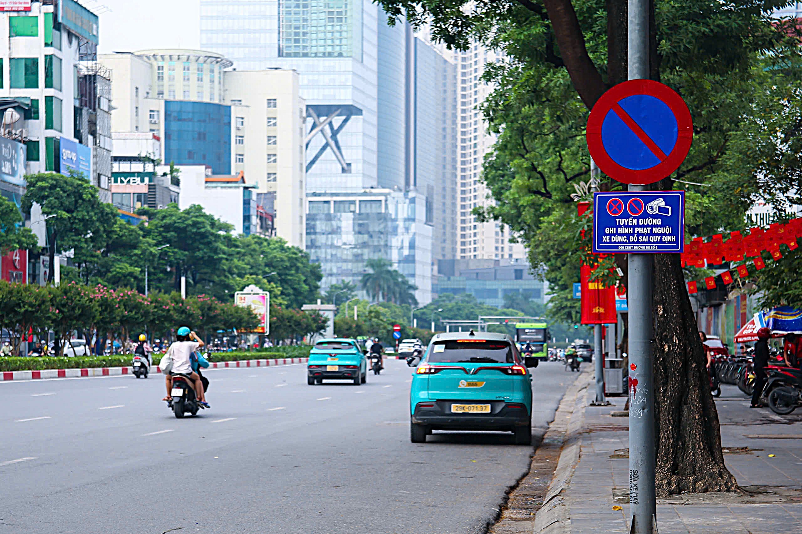 Gallery - Ngày đầu nghỉ lễ Quốc khánh 2/9, tình hình giao thông tại Hà Nội thế nào? - image 1