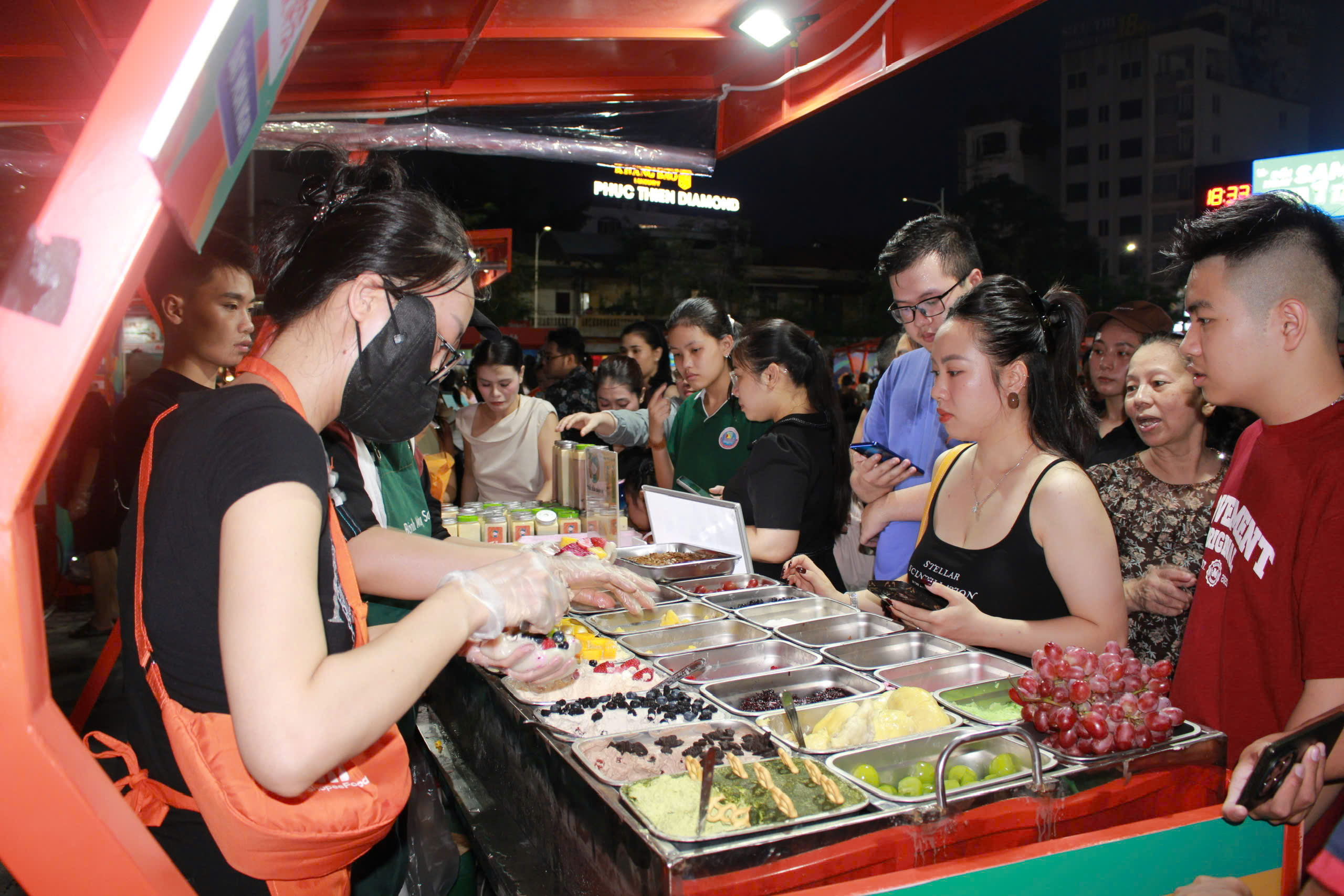 Hải Phòng khai mạc phố đi bộ, ẩm thực đêm đúng dịp nghỉ lễ- Ảnh 6.
