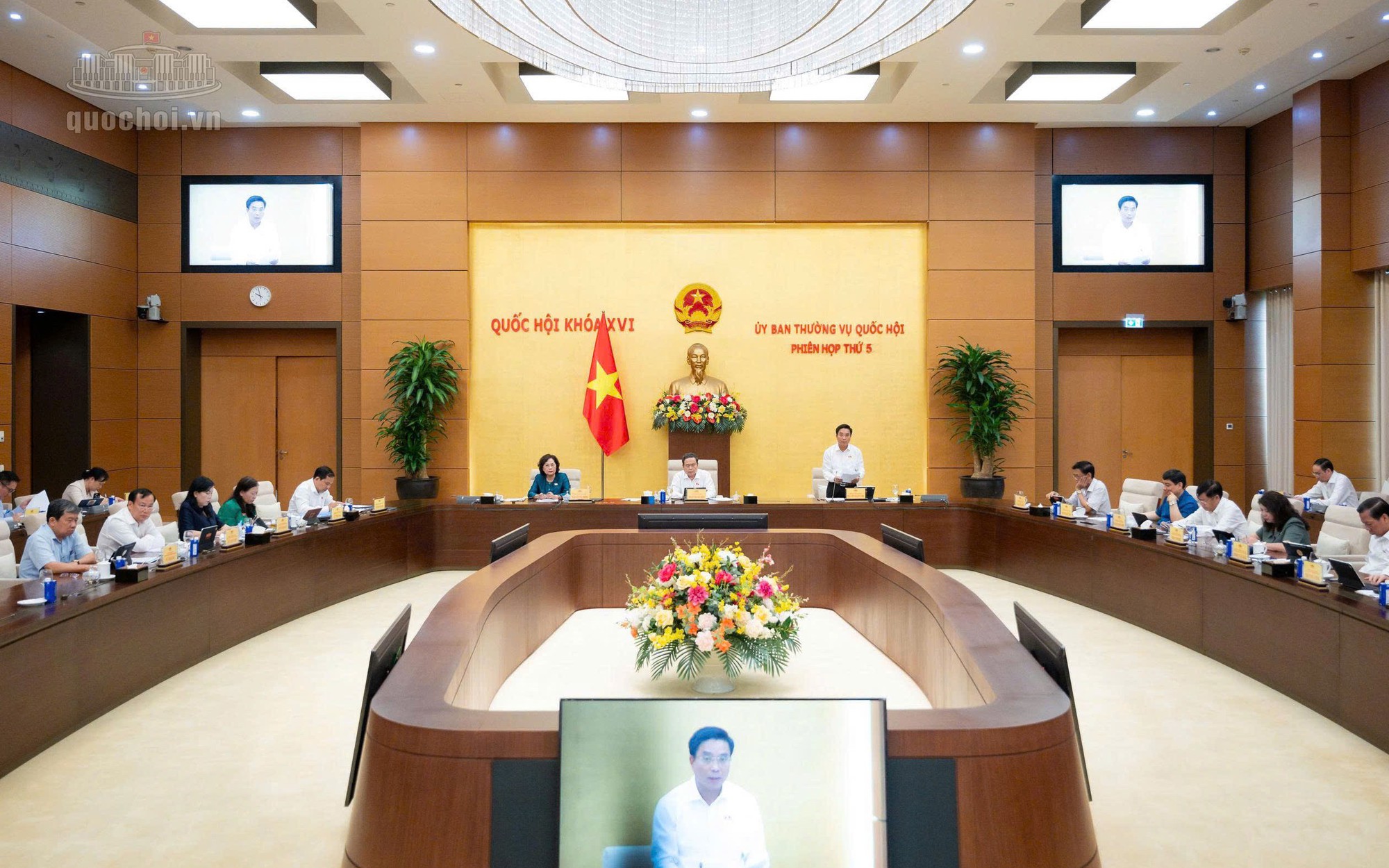 Chính Phủ Đề Xuất Sửa Đổi Năm Luật Y Tế Quan Trọng