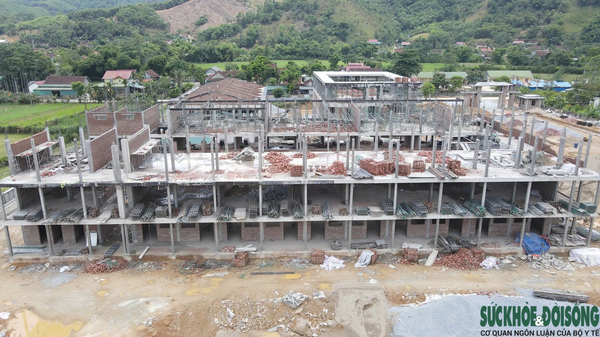 Đếm ngược tiến độ hoàn thành trường nội trú nơi vùng biên- Ảnh 3.