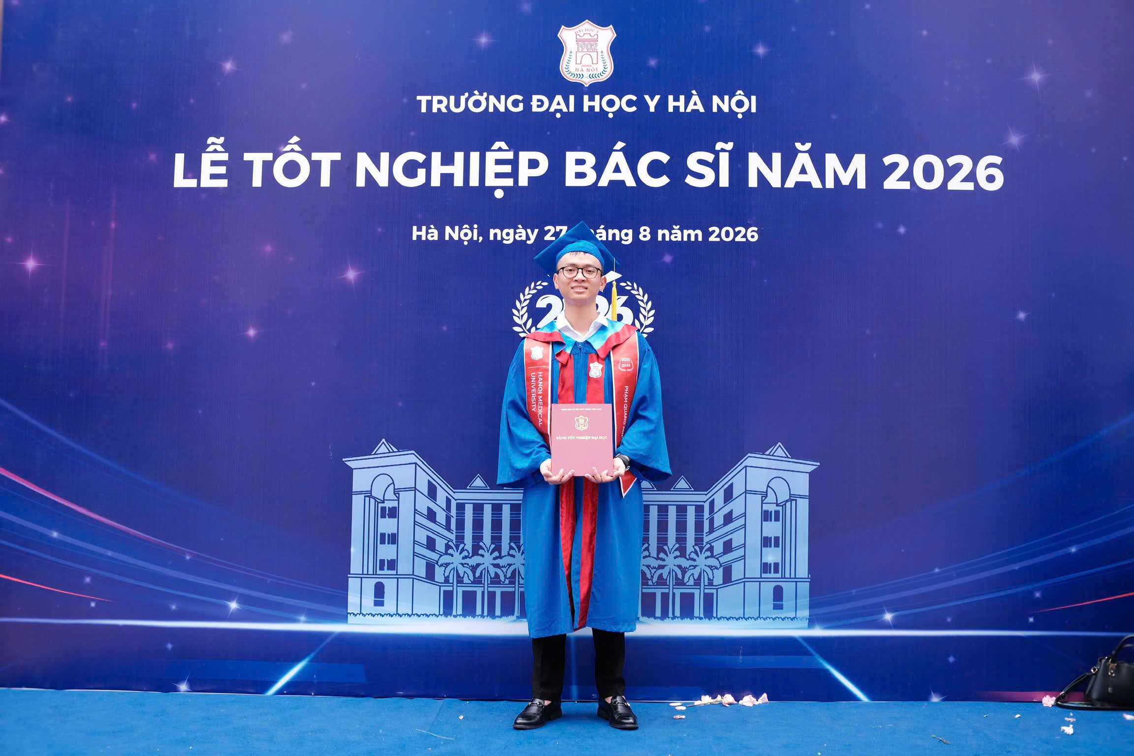 Gallery - Bài học về sự thấu cảm từ tân thủ khoa bác sĩ nội trú Đại học Y Hà Nội - image 1