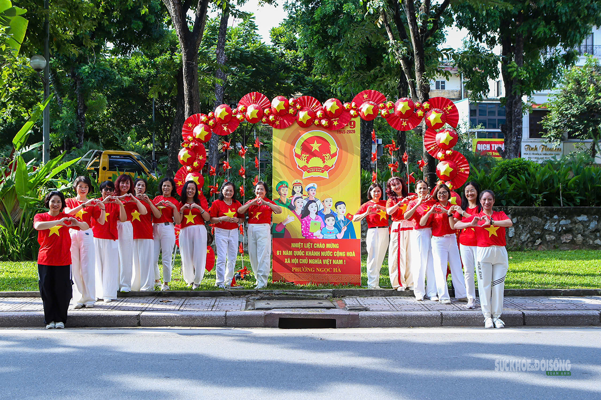 Phố Kim Mã thành điểm check-in rực rỡ dịp Quốc khánh- Ảnh 6.